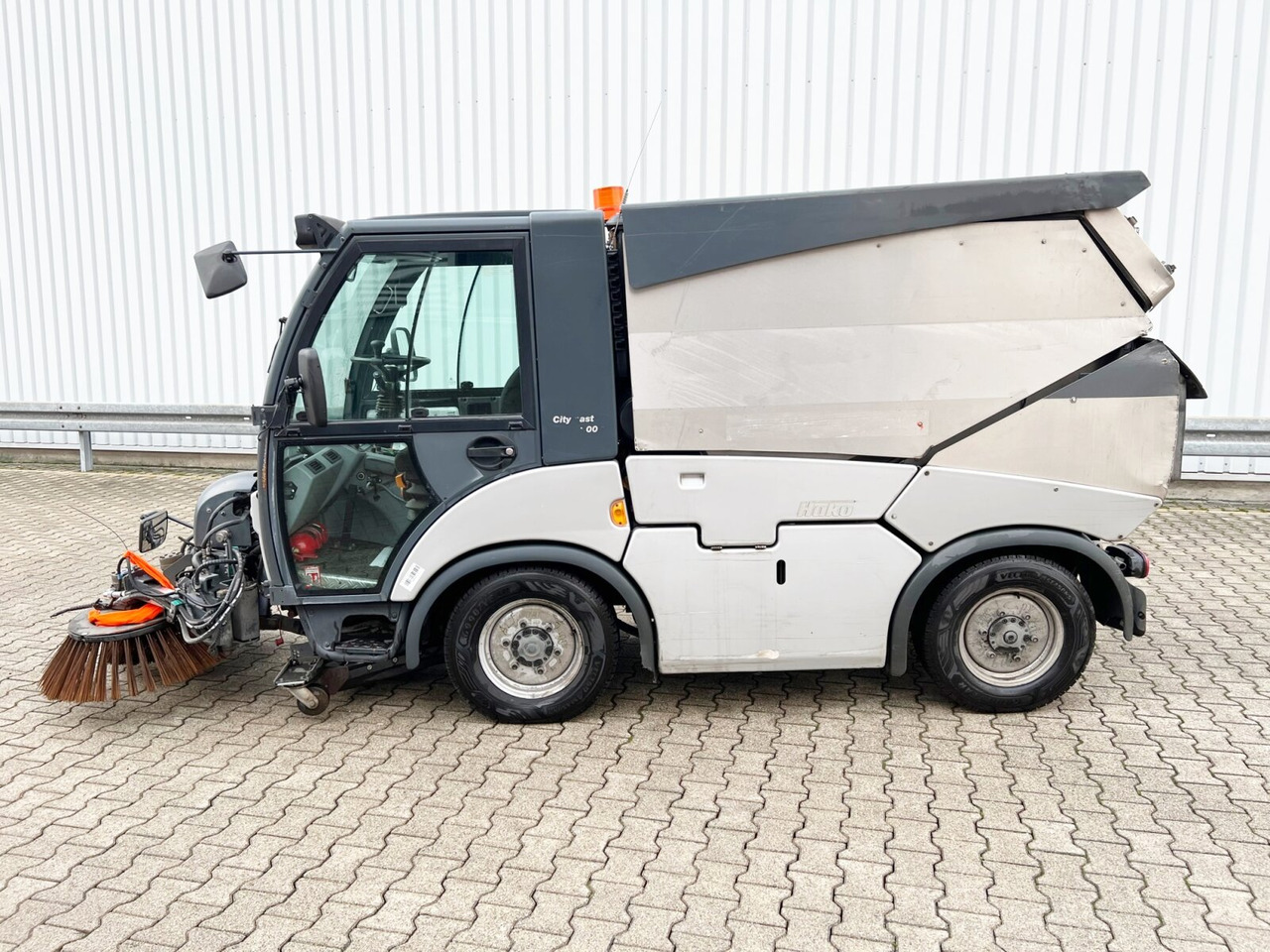 Hako Multicar Citymaster 2000 2B Kehrmaschine 4x2 Multicar Citymaster 2000 2B Kehrmaschine 4x2 - Підмітально-прибиральна машина: фото 2 Hako Multicar Citymaster 2000 2B Kehrmaschine 4x2 Multicar Citymaster 2000 2B Kehrmaschine 4x2 - Підмітально-прибиральна машина: фото 2