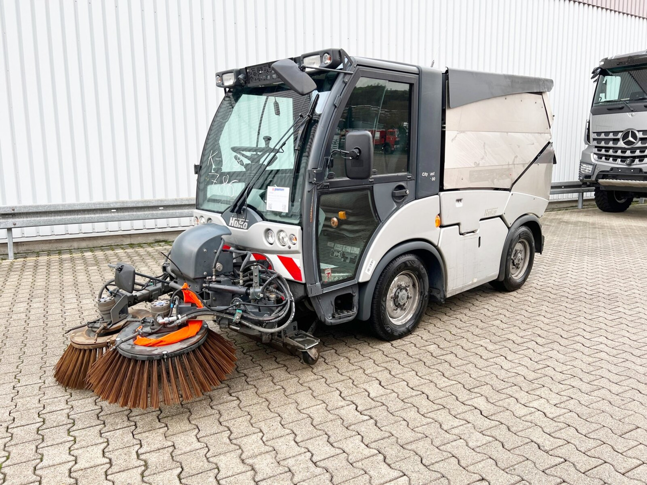Hako Multicar Citymaster 2000 2B Kehrmaschine 4x2 Multicar Citymaster 2000 2B Kehrmaschine 4x2 - Підмітально-прибиральна машина: фото 1 Hako Multicar Citymaster 2000 2B Kehrmaschine 4x2 Multicar Citymaster 2000 2B Kehrmaschine 4x2 - Підмітально-прибиральна машина: фото 1