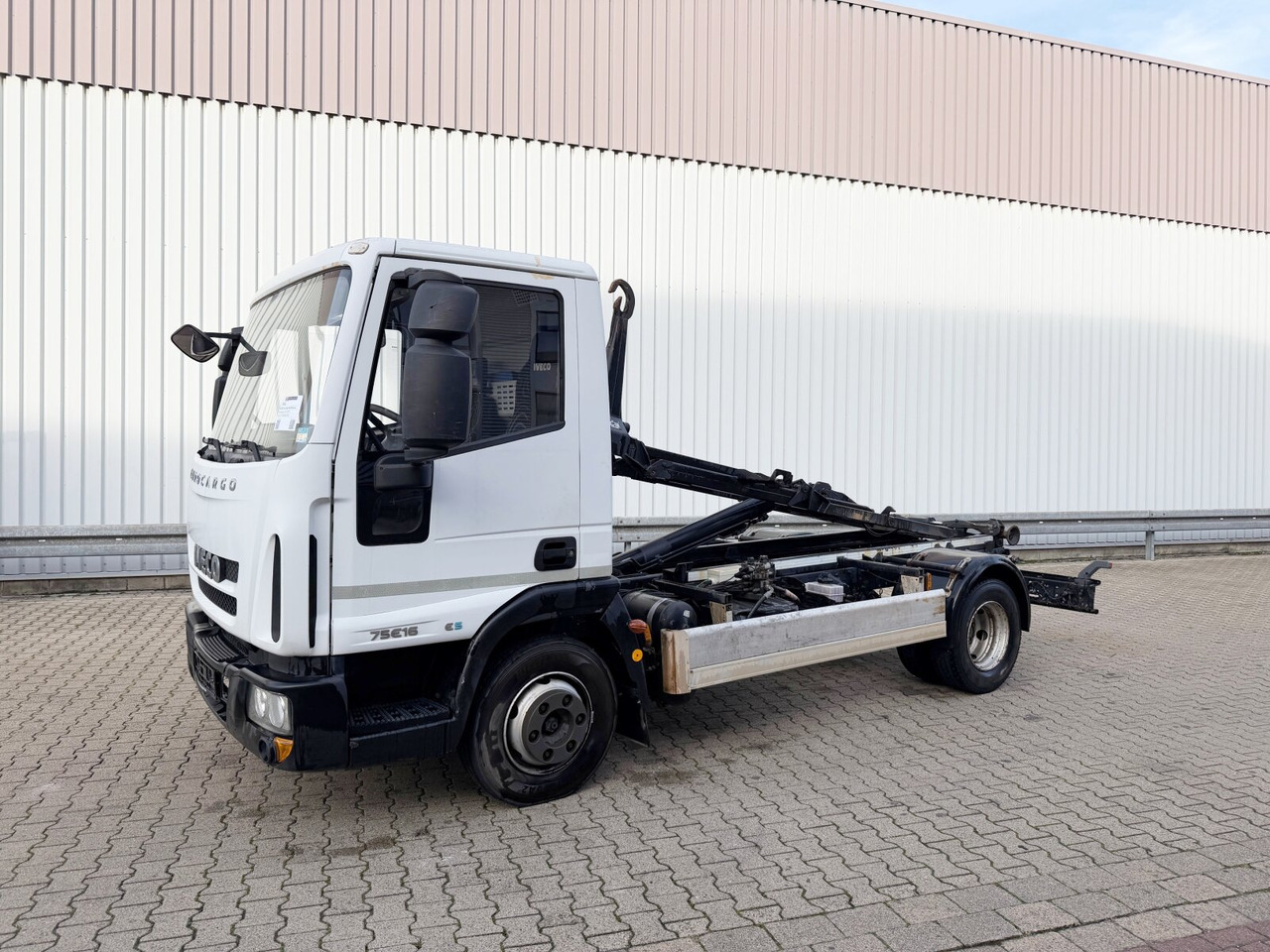 Iveco EuroCargo ML75E16 4x2 EuroCargo ML75E16 4x2, City-Abroller - Гаковий мультиліфт вантажівка: фото 1 Iveco EuroCargo ML75E16 4x2 EuroCargo ML75E16 4x2, City-Abroller - Гаковий мультиліфт вантажівка: фото 1