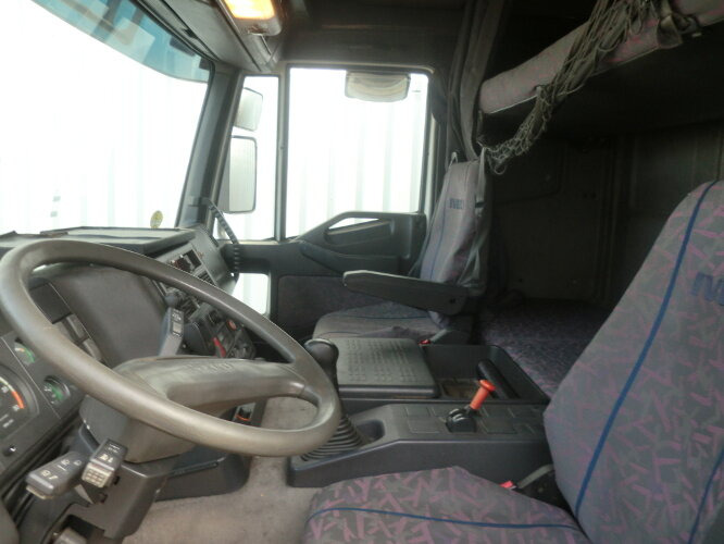 Interior photo 2: Вантажівка з закритим кузовом Iveco EuroTech 190E40 4x2 Euro Tech 190E40, Möbelkoffer, 49 cbm