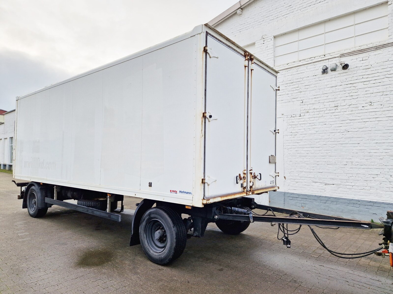 Kleiderkofferanhänger Hofmann, Kleiderkofferanhänger, durchladbar, LBW BÄR, 42 cbm - Закритий кузов причіп: фото 1 Kleiderkofferanhänger Hofmann, Kleiderkofferanhänger, durchladbar, LBW BÄR, 42 cbm - Закритий кузов причіп: фото 1