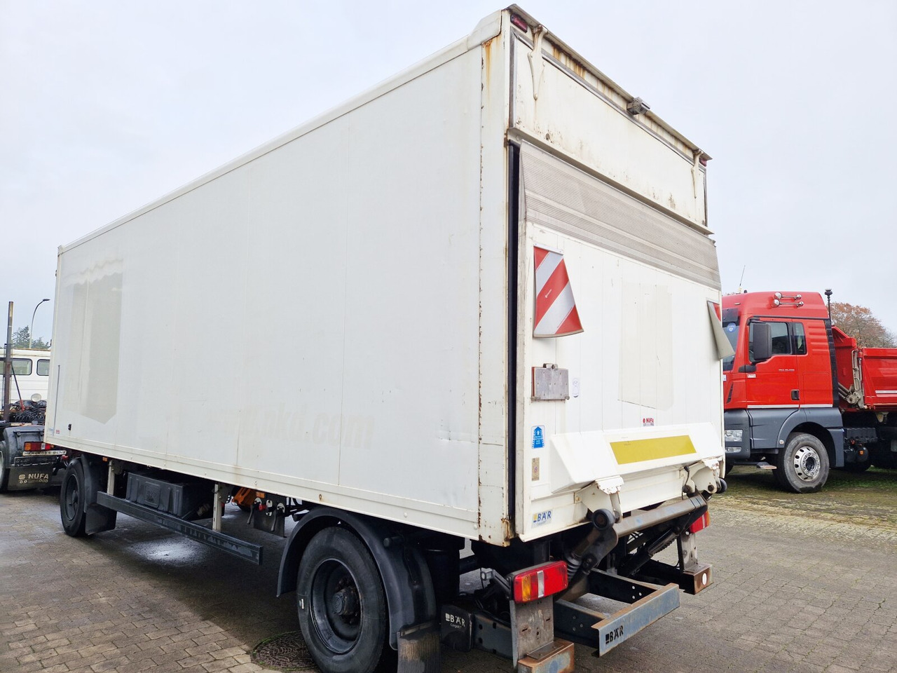 Kleiderkofferanhänger Hofmann, Kleiderkofferanhänger, durchladbar, LBW BÄR, 42 cbm - Закритий кузов причіп: фото 2 Kleiderkofferanhänger Hofmann, Kleiderkofferanhänger, durchladbar, LBW BÄR, 42 cbm - Закритий кузов причіп: фото 2