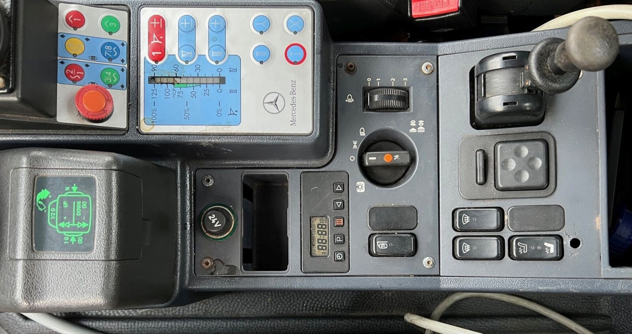 Комерційний автомобіль Unimog U 300 4x4 U 300 405/10 4x4, Kommunalhydraulik, WSK: фото 9