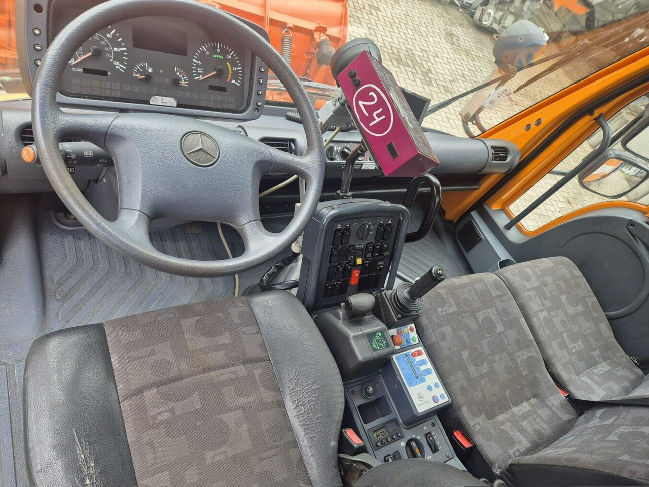 Комерційний автомобіль Unimog U 300 4x4 U 300 405/10 4x4, Kommunalhydraulik, WSK: фото 6