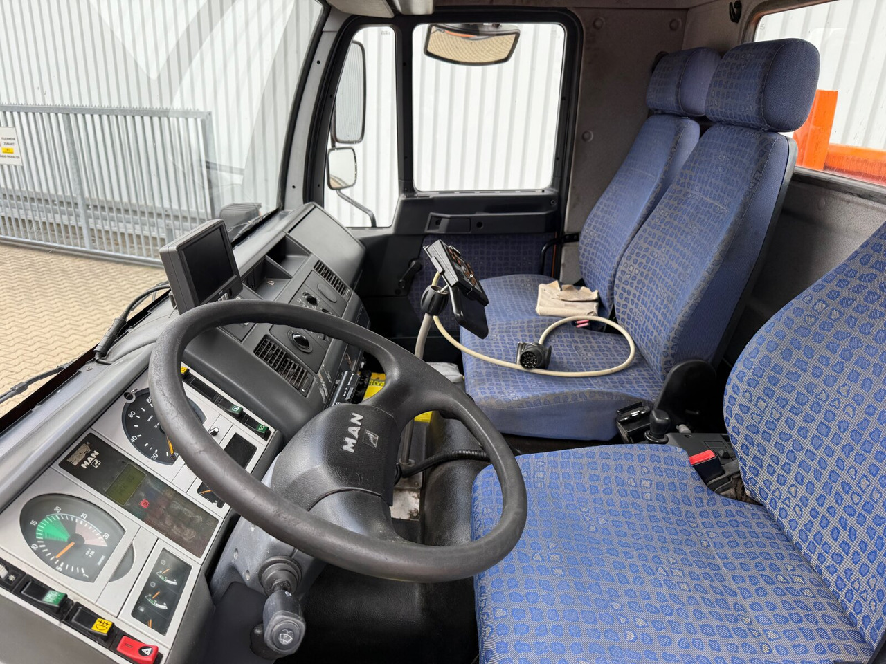 MAN 14.225 LAK 4x4 BB 14.225 LAK 4x4 BB, Winterdienstausstattung - Самоскид вантажівка: фото 3 MAN 14.225 LAK 4x4 BB 14.225 LAK 4x4 BB, Winterdienstausstattung - Самоскид вантажівка: фото 3