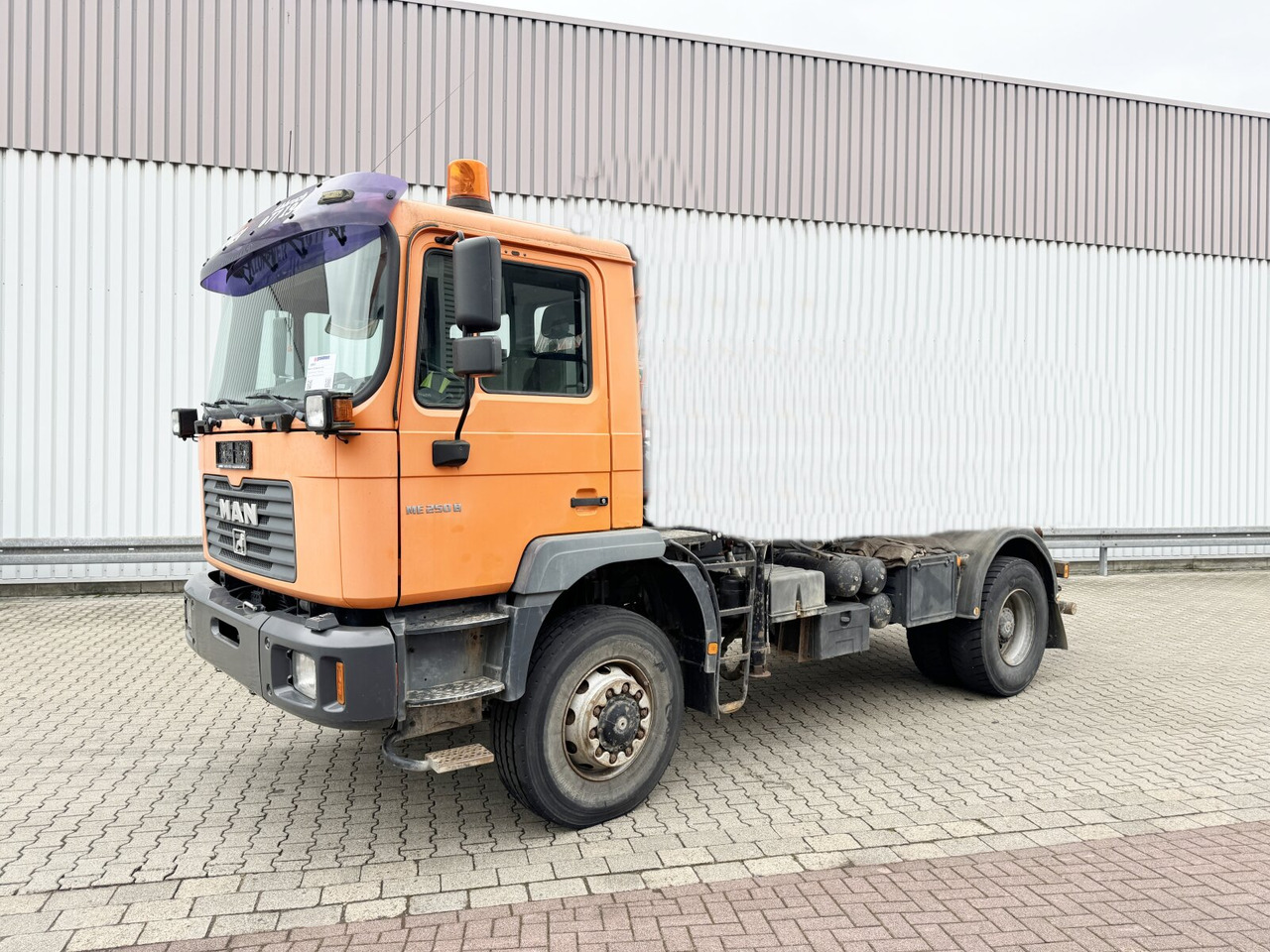 MAN 18.255 MAK 4x4 BB 18.255 MAK 4x4 BB - Вантажівка шасі: фото 1 MAN 18.255 MAK 4x4 BB 18.255 MAK 4x4 BB - Вантажівка шасі: фото 1