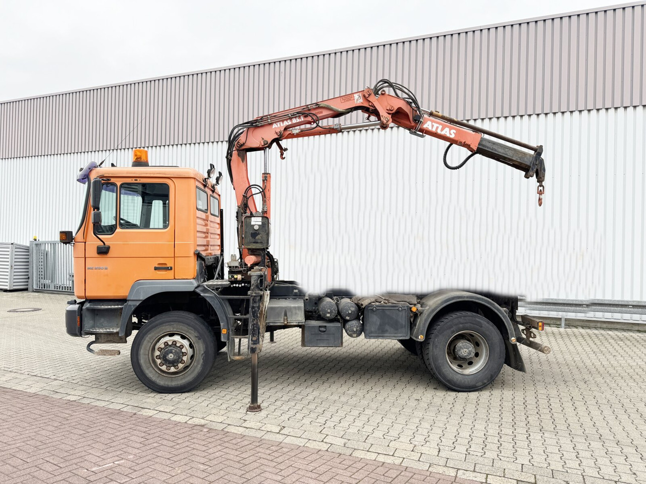 MAN 18.255 MAK 4x4 BB 18.255 MAK 4x4 BB, Kran Atlas AK 85.1 A1 - Вантажівка шасі, Вантажівка з маніпулятором: фото 1 MAN 18.255 MAK 4x4 BB 18.255 MAK 4x4 BB, Kran Atlas AK 85.1 A1 - Вантажівка шасі, Вантажівка з маніпулятором: фото 1