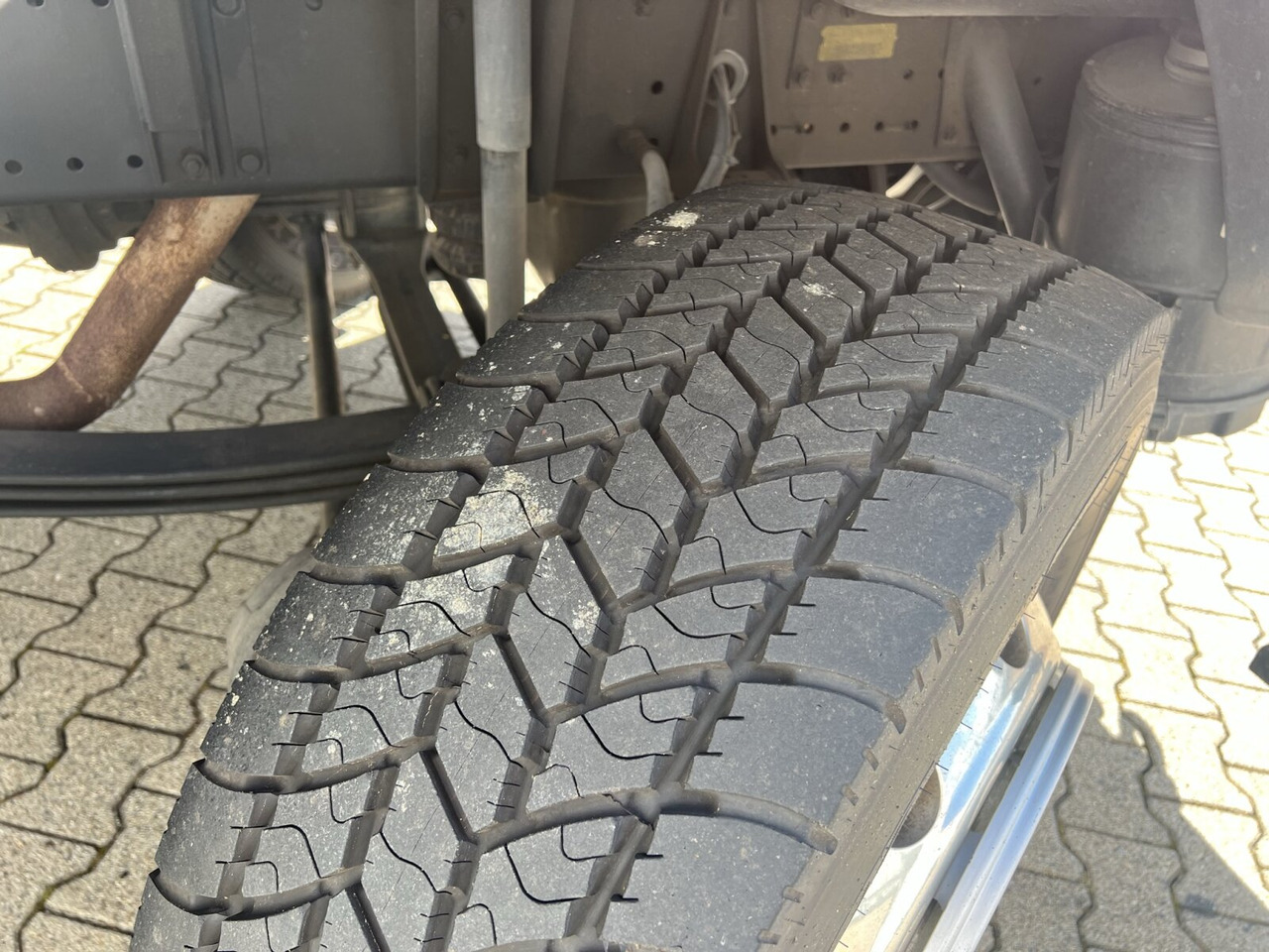 MAN 25/18.284 6x2-4 LL 25/18.284 6x2-4 LL,Kran HMF 1113 K3, Funk, Retarder - Гаковий мультиліфт вантажівка, Вантажівка з маніпулятором: фото 2 MAN 25/18.284 6x2-4 LL 25/18.284 6x2-4 LL,Kran HMF 1113 K3, Funk, Retarder - Гаковий мультиліфт вантажівка, Вантажівка з маніпулятором: фото 2