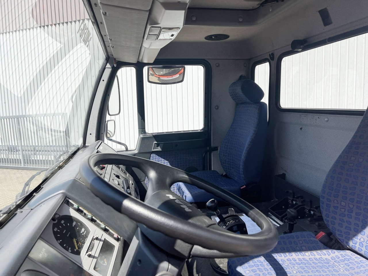MAN 25/18.284 6x2-4 LL 25/18.284 6x2-4 LL,Kran HMF 1113 K3, Funk, Retarder - Гаковий мультиліфт вантажівка, Вантажівка з маніпулятором: фото 5 MAN 25/18.284 6x2-4 LL 25/18.284 6x2-4 LL,Kran HMF 1113 K3, Funk, Retarder - Гаковий мультиліфт вантажівка, Вантажівка з маніпулятором: фото 5