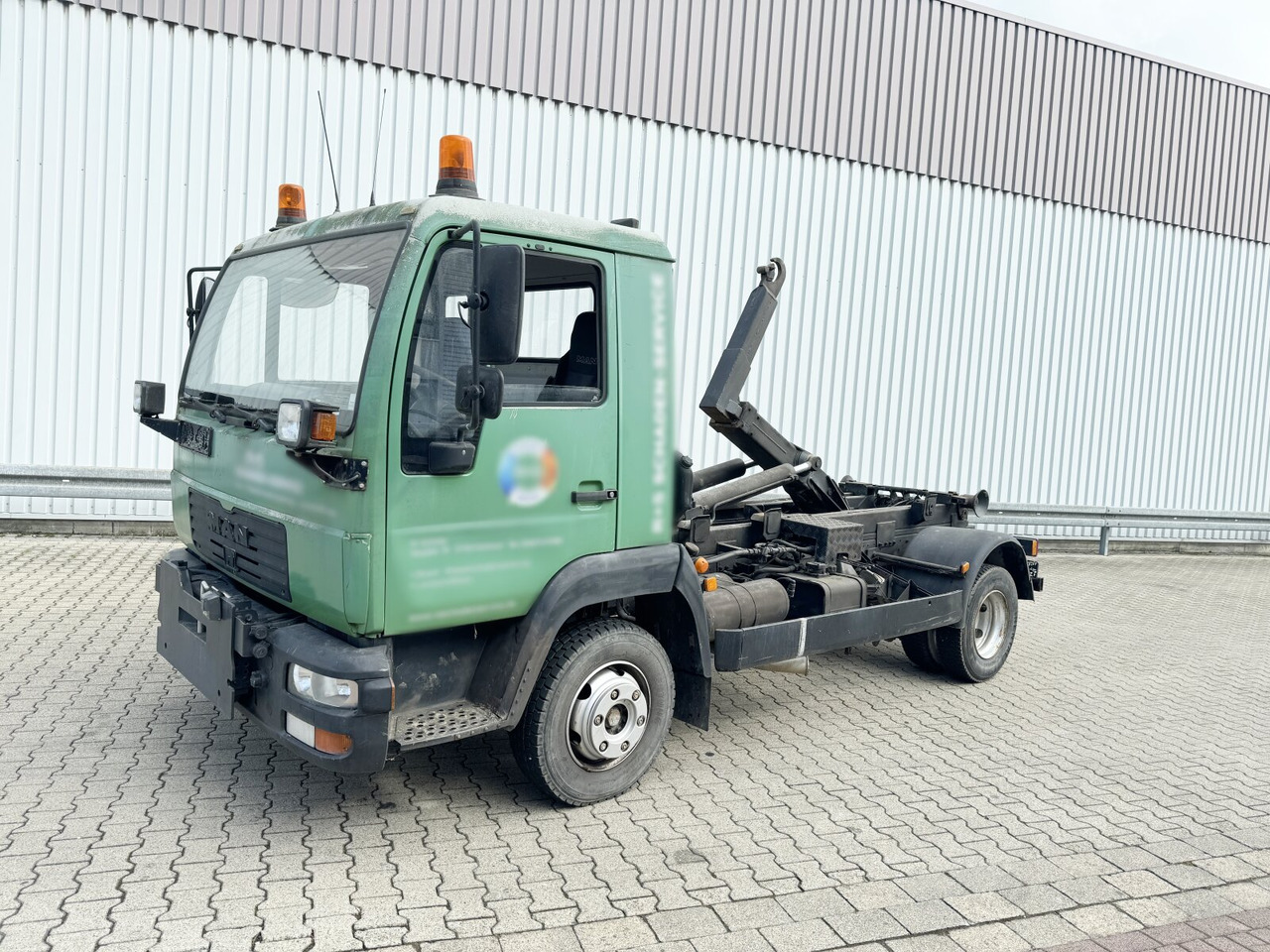 MAN LE 8.150 4x2 BB LE 8.150 4x2 BB, City-Abroller, Winterdienstausstattung - Гаковий мультиліфт вантажівка: фото 1 MAN LE 8.150 4x2 BB LE 8.150 4x2 BB, City-Abroller, Winterdienstausstattung - Гаковий мультиліфт вантажівка: фото 1