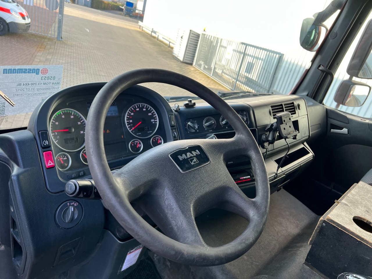 Interior photo 2: MAN TGM 13.250/340 4X4 BL TGM 13.250/340 4X4BL, Einzelbereifung, 2x VORHANDEN в лізинг MAN TGM 13.250/340 4X4 BL TGM 13.250/340 4X4BL, Einzelbereifung, 2x VORHANDEN