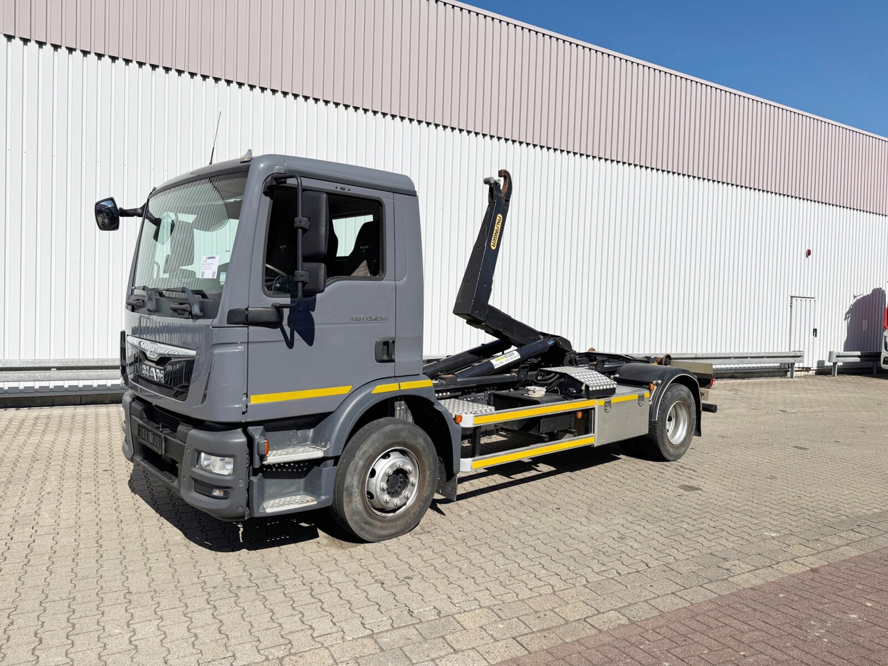 MAN TGM 15.250/340 4X2 BL TGM 15.250/340 4X2 BL - Гаковий мультиліфт вантажівка: фото 1 MAN TGM 15.250/340 4X2 BL TGM 15.250/340 4X2 BL - Гаковий мультиліфт вантажівка: фото 1