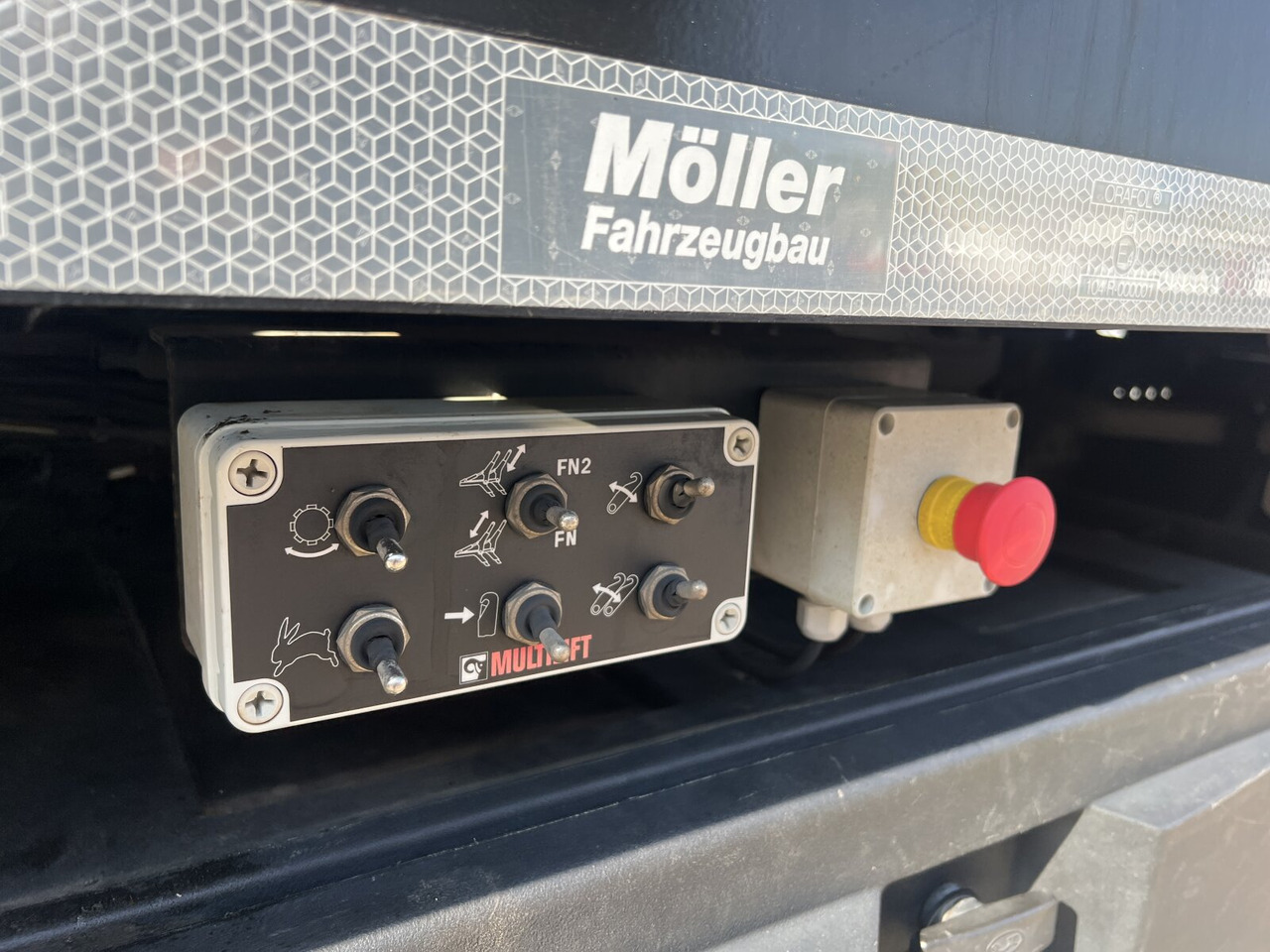 MAN TGM 18.320 4x2 BL TGM 18.320 4x2 BL, Hiab Tele-Absetzanlage, Funk - Скіповий навантажувач вантажівка: фото 5 MAN TGM 18.320 4x2 BL TGM 18.320 4x2 BL, Hiab Tele-Absetzanlage, Funk - Скіповий навантажувач вантажівка: фото 5