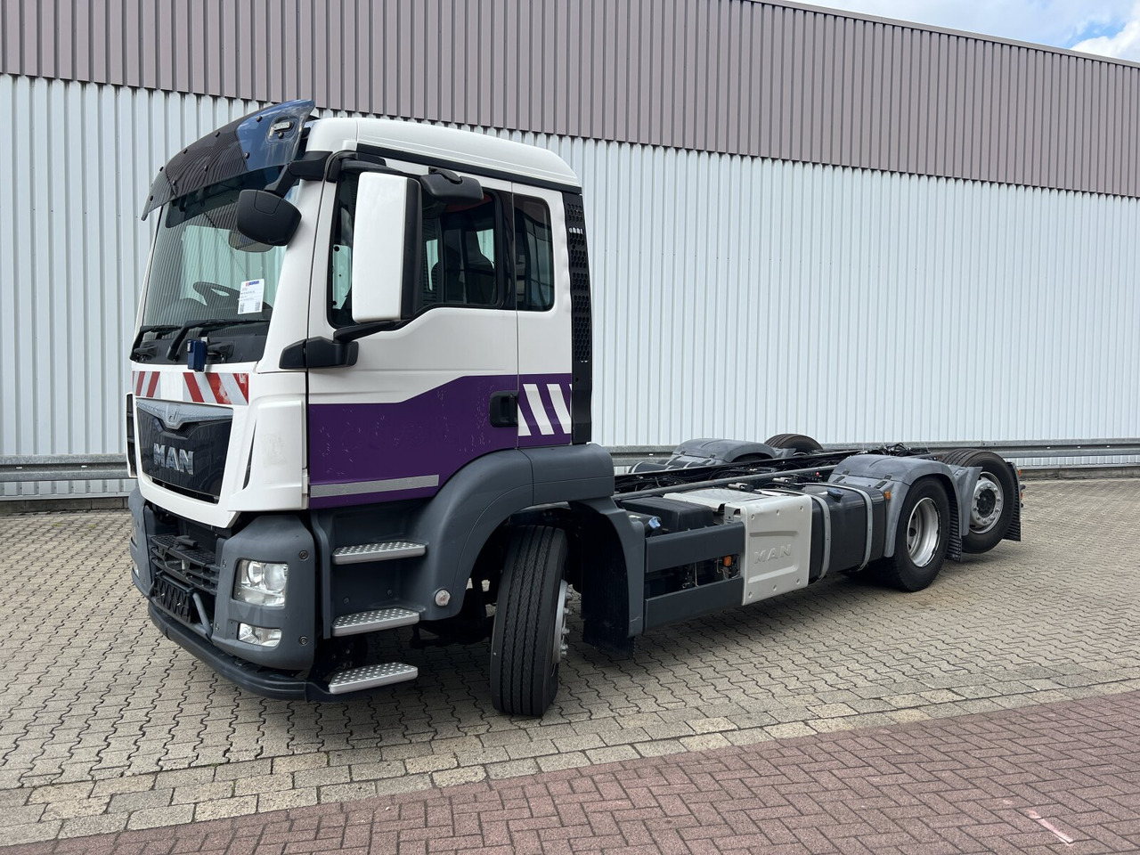 MAN TGS 26.320 6X2-4 BL TGS 26.320 6X2-4 BL, Lenk-/Liftachse, Rechtslenker, Export Only! - Вантажівка шасі: фото 1 MAN TGS 26.320 6X2-4 BL TGS 26.320 6X2-4 BL, Lenk-/Liftachse, Rechtslenker, Export Only! - Вантажівка шасі: фото 1