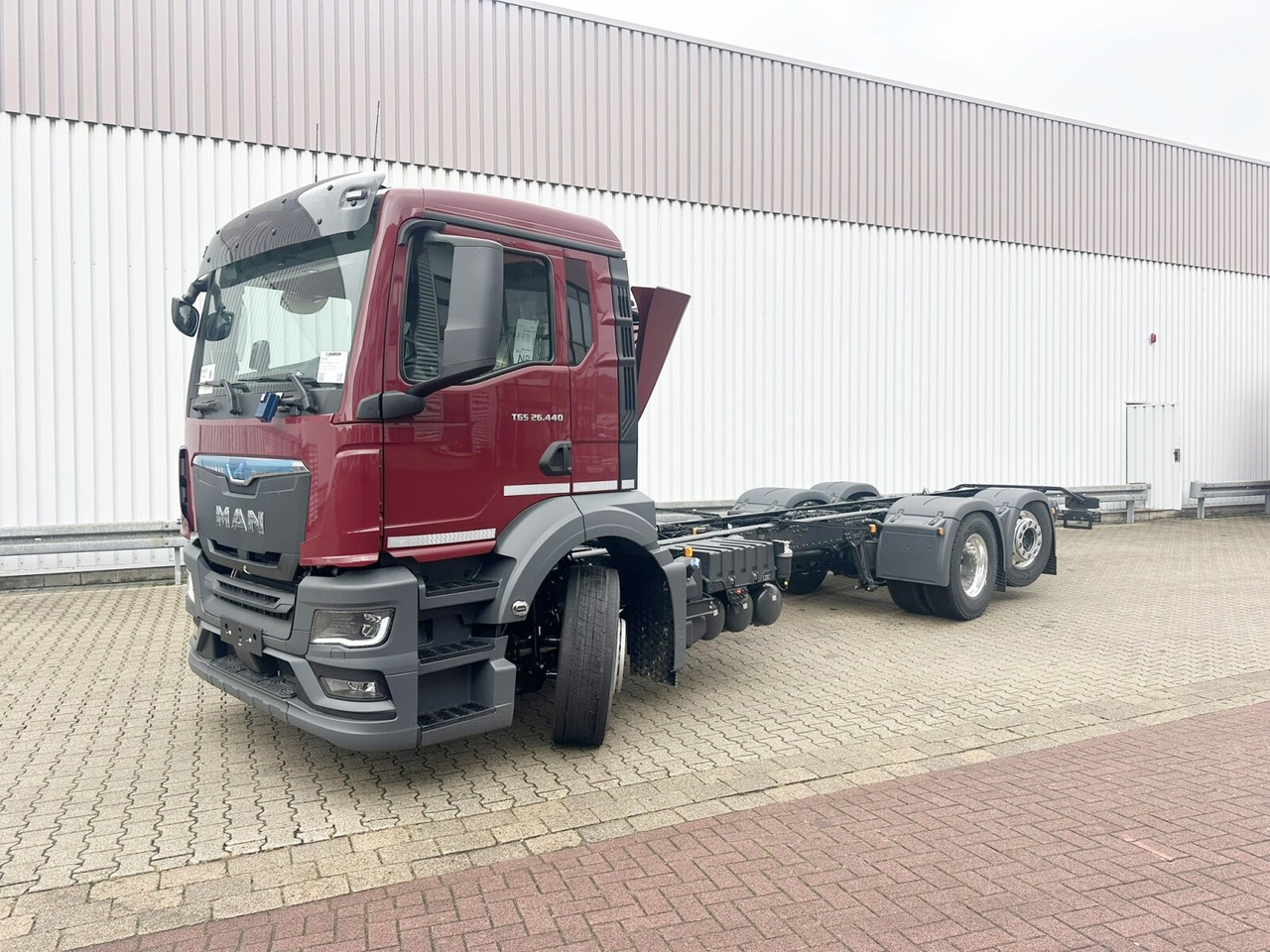 MAN TGS 26.440 6x2-4 LL CH TGS 26.440 6x2-4 LL CH, Lenk-/Liftachse, Navi, LED - Вантажівка шасі: фото 1 MAN TGS 26.440 6x2-4 LL CH TGS 26.440 6x2-4 LL CH, Lenk-/Liftachse, Navi, LED - Вантажівка шасі: фото 1