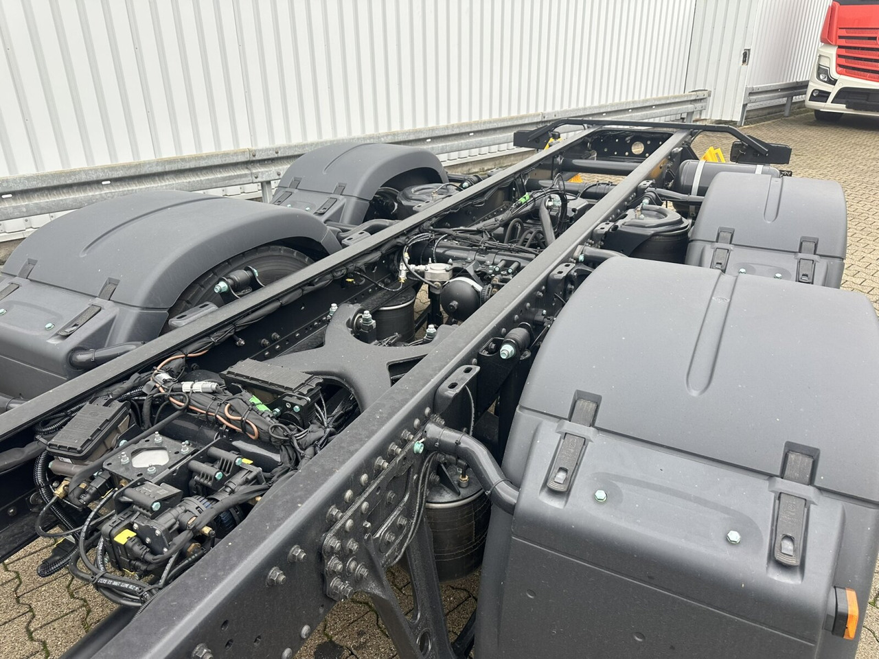 MAN TGS 26.440 6x2-4 LL CH TGS 26.440 6x2-4 LL CH, Lenk-/Liftachse, Navi, LED - Вантажівка шасі: фото 4 MAN TGS 26.440 6x2-4 LL CH TGS 26.440 6x2-4 LL CH, Lenk-/Liftachse, Navi, LED - Вантажівка шасі: фото 4