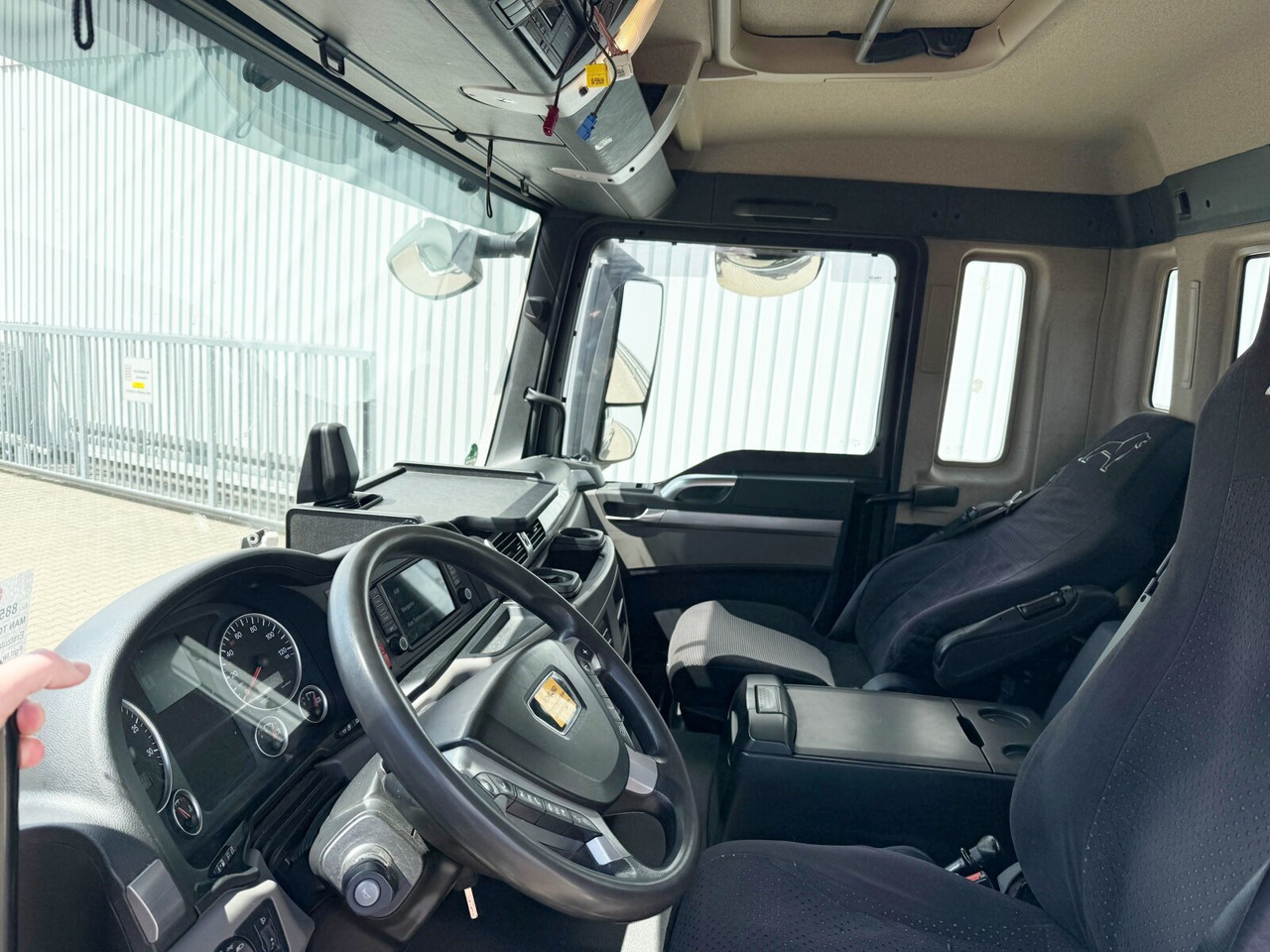 MAN TGS 26.460 6x2-4 BL TGS 26.460 6x2-4 BL, Lenk-/Liftachse, Motorabtrieb - Гаковий мультиліфт вантажівка: фото 3 MAN TGS 26.460 6x2-4 BL TGS 26.460 6x2-4 BL, Lenk-/Liftachse, Motorabtrieb - Гаковий мультиліфт вантажівка: фото 3