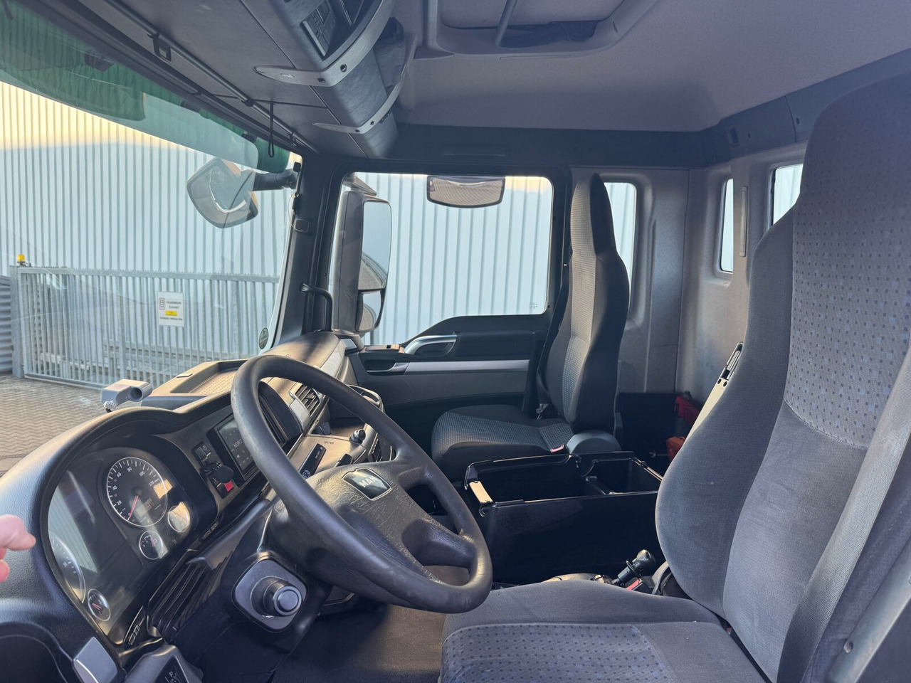 MAN TGS 26.480 6x2-4 BL TGS 26.480 6x2-4 BL, Lenk-Liftachse, VDL Abrollkipper bis 7m Container - Гаковий мультиліфт вантажівка: фото 2 MAN TGS 26.480 6x2-4 BL TGS 26.480 6x2-4 BL, Lenk-Liftachse, VDL Abrollkipper bis 7m Container - Гаковий мультиліфт вантажівка: фото 2