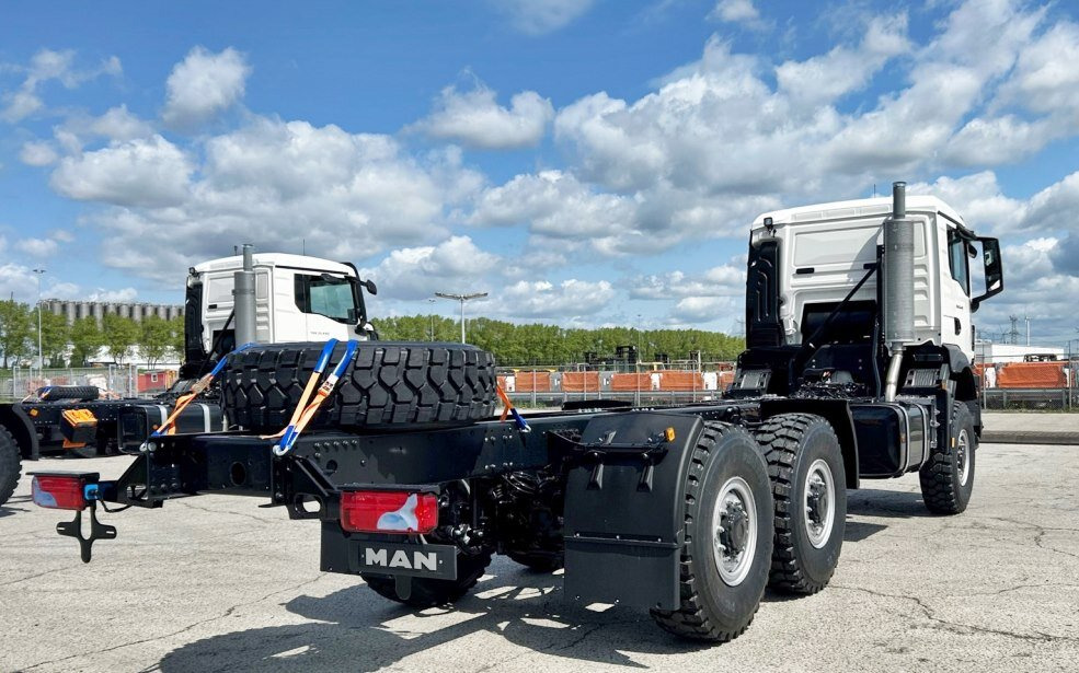 MAN TGS 33.440 6x6 BB CH TGS 33.440 6x6 BB CH, Euro2, Einzelbereifung, 4x vorhanden! - Вантажівка шасі: фото 4 MAN TGS 33.440 6x6 BB CH TGS 33.440 6x6 BB CH, Euro2, Einzelbereifung, 4x vorhanden! - Вантажівка шасі: фото 4