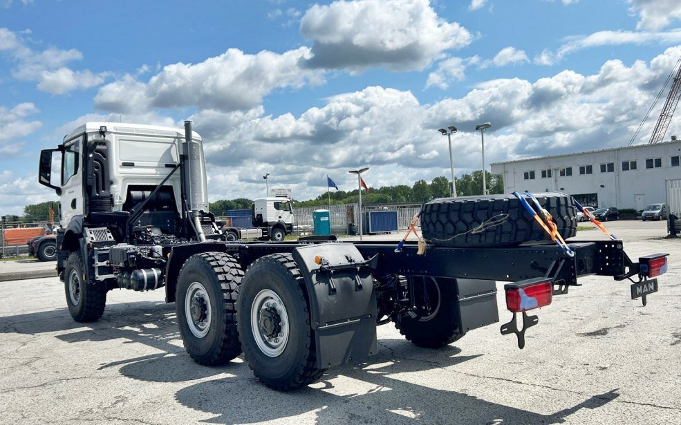 MAN TGS 33.440 6x6 BB CH TGS 33.440 6x6 BB CH, Euro2, Einzelbereifung - Вантажівка шасі: фото 4 MAN TGS 33.440 6x6 BB CH TGS 33.440 6x6 BB CH, Euro2, Einzelbereifung - Вантажівка шасі: фото 4