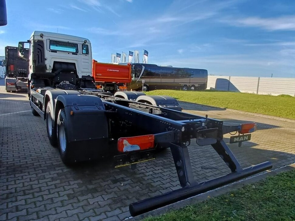 MAN TGS 33.440 6x6 BB CH TGS 33.440 6x6 BB CH, Hohe Bauart, Nebenantrieb - Вантажівка шасі: фото 4 MAN TGS 33.440 6x6 BB CH TGS 33.440 6x6 BB CH, Hohe Bauart, Nebenantrieb - Вантажівка шасі: фото 4