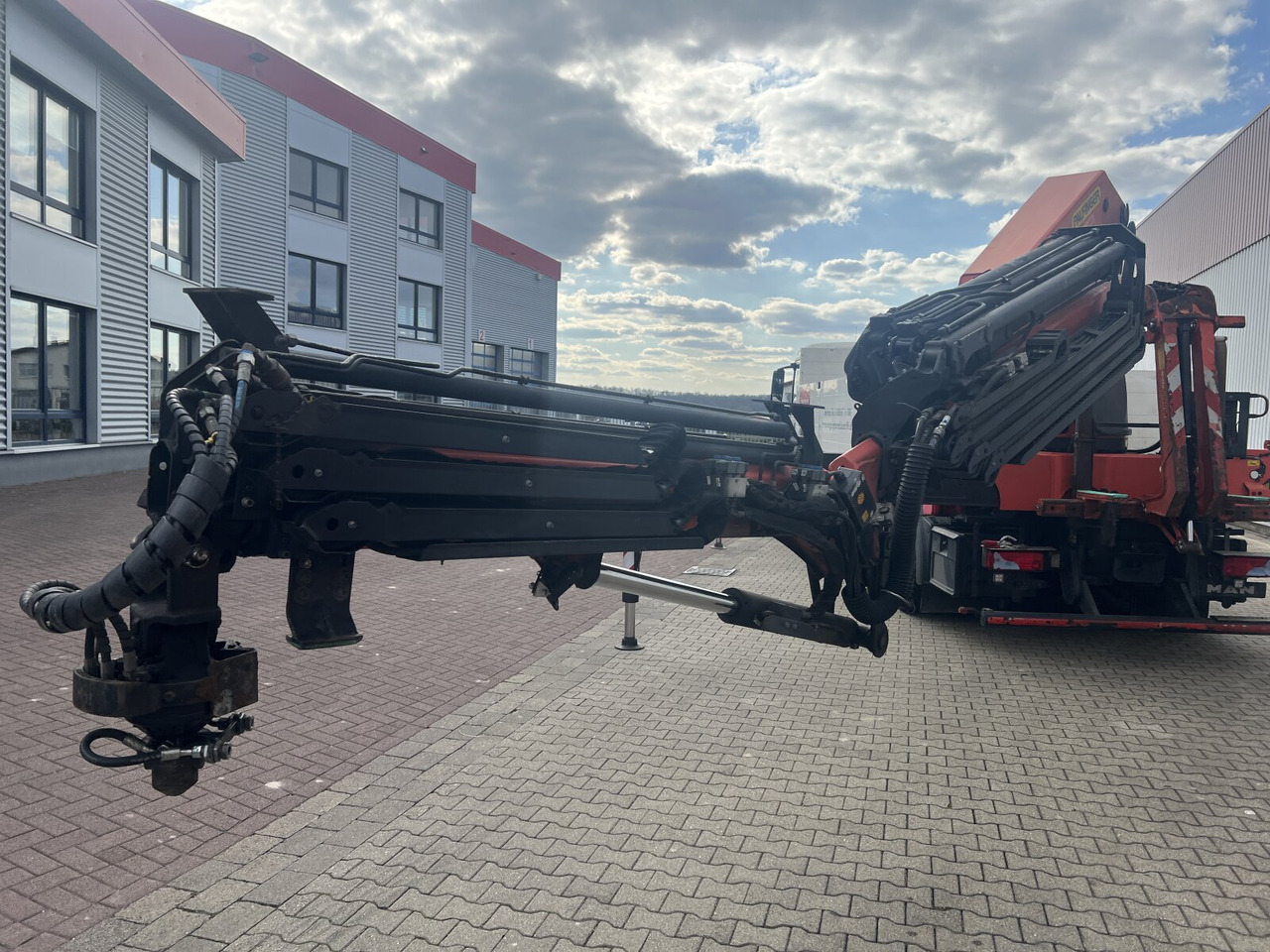 MAN TGS 35.440 8x4 BL TGS 35.440 8x4 BL, Navi, Heckkran Palfinger PK42002 SH-F + Jip PJ 060 B, 24,9m-730kg, Funk - Вантажівка з маніпулятором, Бортова вантажівка/ Платформа: фото 3 MAN TGS 35.440 8x4 BL TGS 35.440 8x4 BL, Navi, Heckkran Palfinger PK42002 SH-F + Jip PJ 060 B, 24,9m-730kg, Funk - Вантажівка з маніпулятором, Бортова вантажівка/ Платформа: фото 3