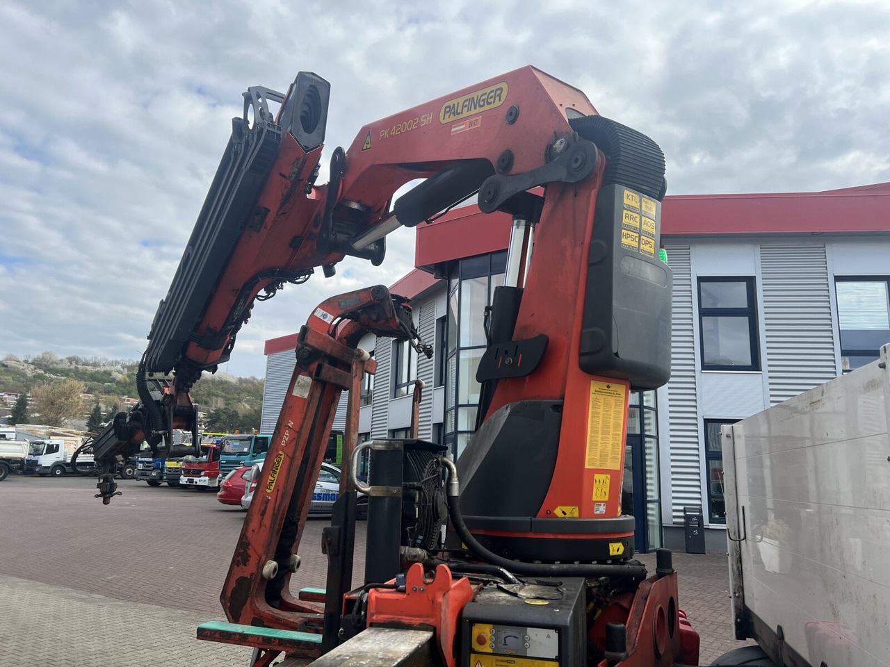 MAN TGS 35.440 8x4 BL TGS 35.440 8x4 BL, Navi, Heckkran Palfinger PK42002 SH-F + Jip PJ 060 B, 24,9m-730kg, Funk - Вантажівка з маніпулятором, Бортова вантажівка/ Платформа: фото 2 MAN TGS 35.440 8x4 BL TGS 35.440 8x4 BL, Navi, Heckkran Palfinger PK42002 SH-F + Jip PJ 060 B, 24,9m-730kg, Funk - Вантажівка з маніпулятором, Бортова вантажівка/ Платформа: фото 2