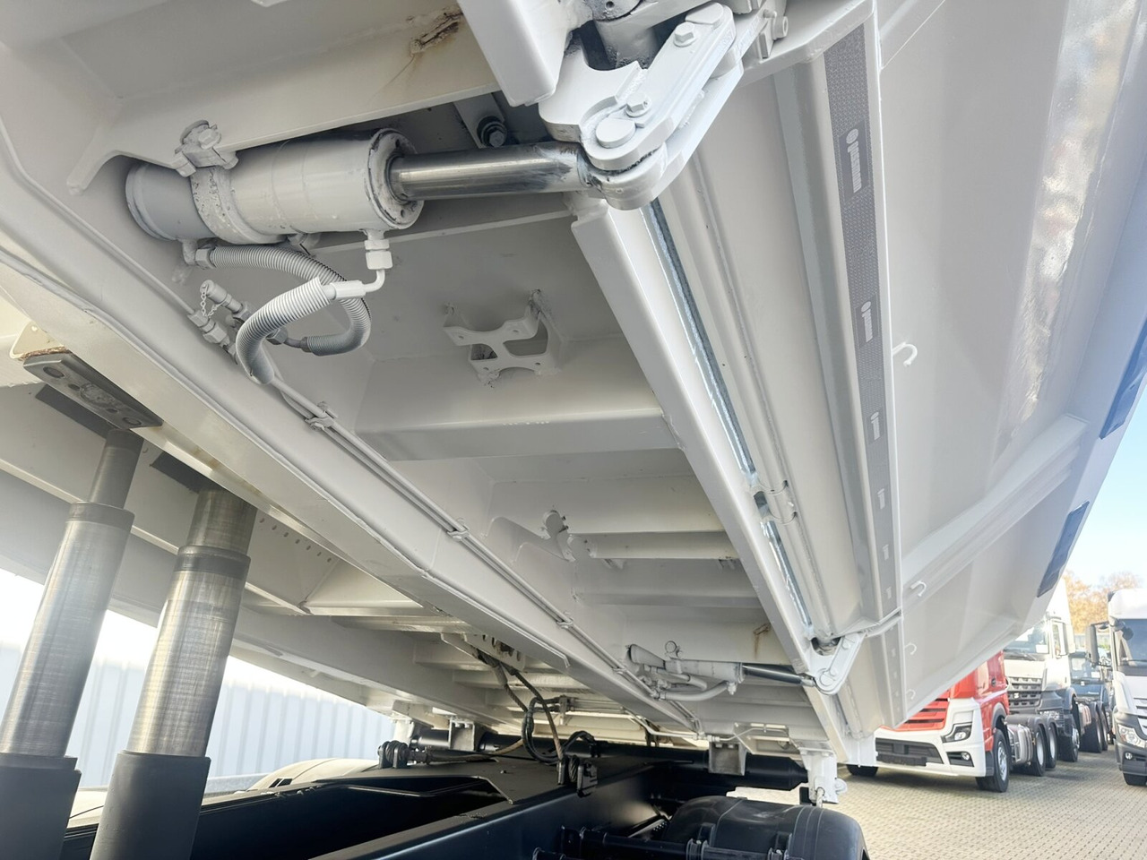 MAN TGS 35.460 8X4 BB TGS 35.460 8X4 BB, Meiller Bordmatik 13m³ - Самоскид вантажівка: фото 3 MAN TGS 35.460 8X4 BB TGS 35.460 8X4 BB, Meiller Bordmatik 13m³ - Самоскид вантажівка: фото 3