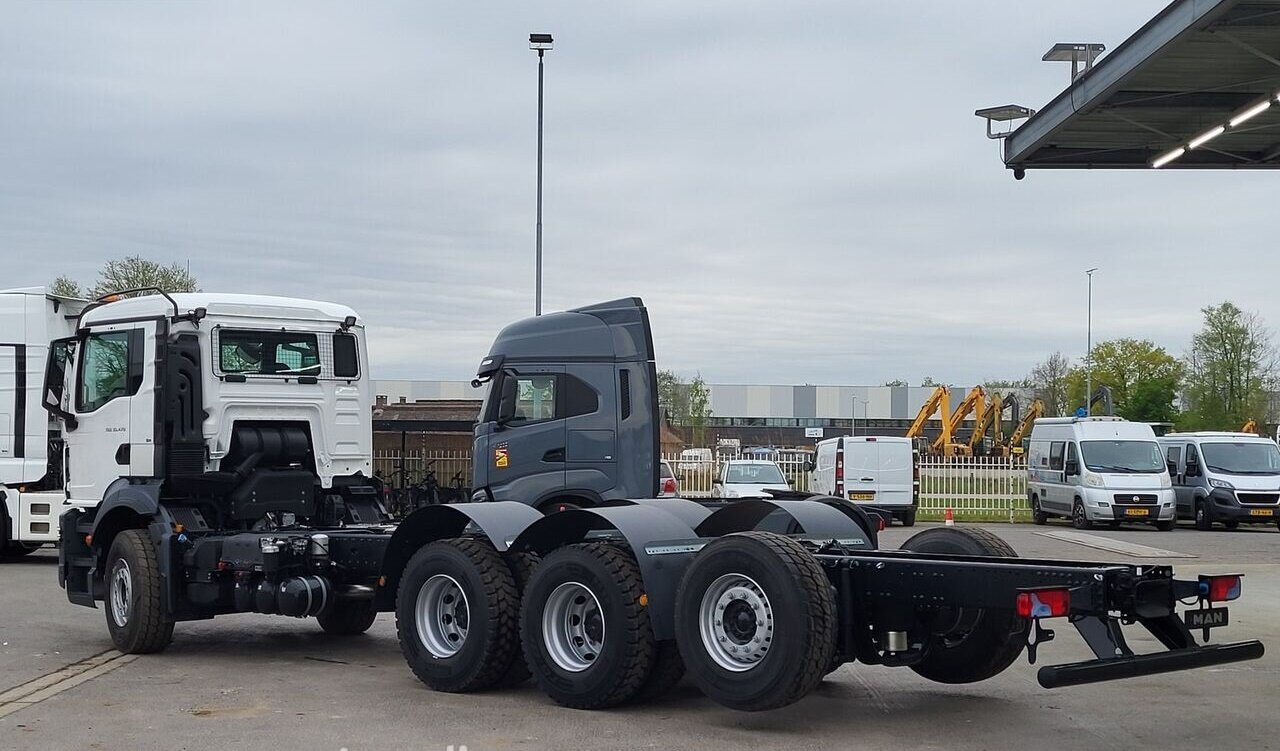 MAN TGS 35.470 8x4-4 BL TGS 35.470 8x4-4 BL, Lenk-/Liftachse, Navi, Nebenantrieb - Вантажівка шасі: фото 4 MAN TGS 35.470 8x4-4 BL TGS 35.470 8x4-4 BL, Lenk-/Liftachse, Navi, Nebenantrieb - Вантажівка шасі: фото 4