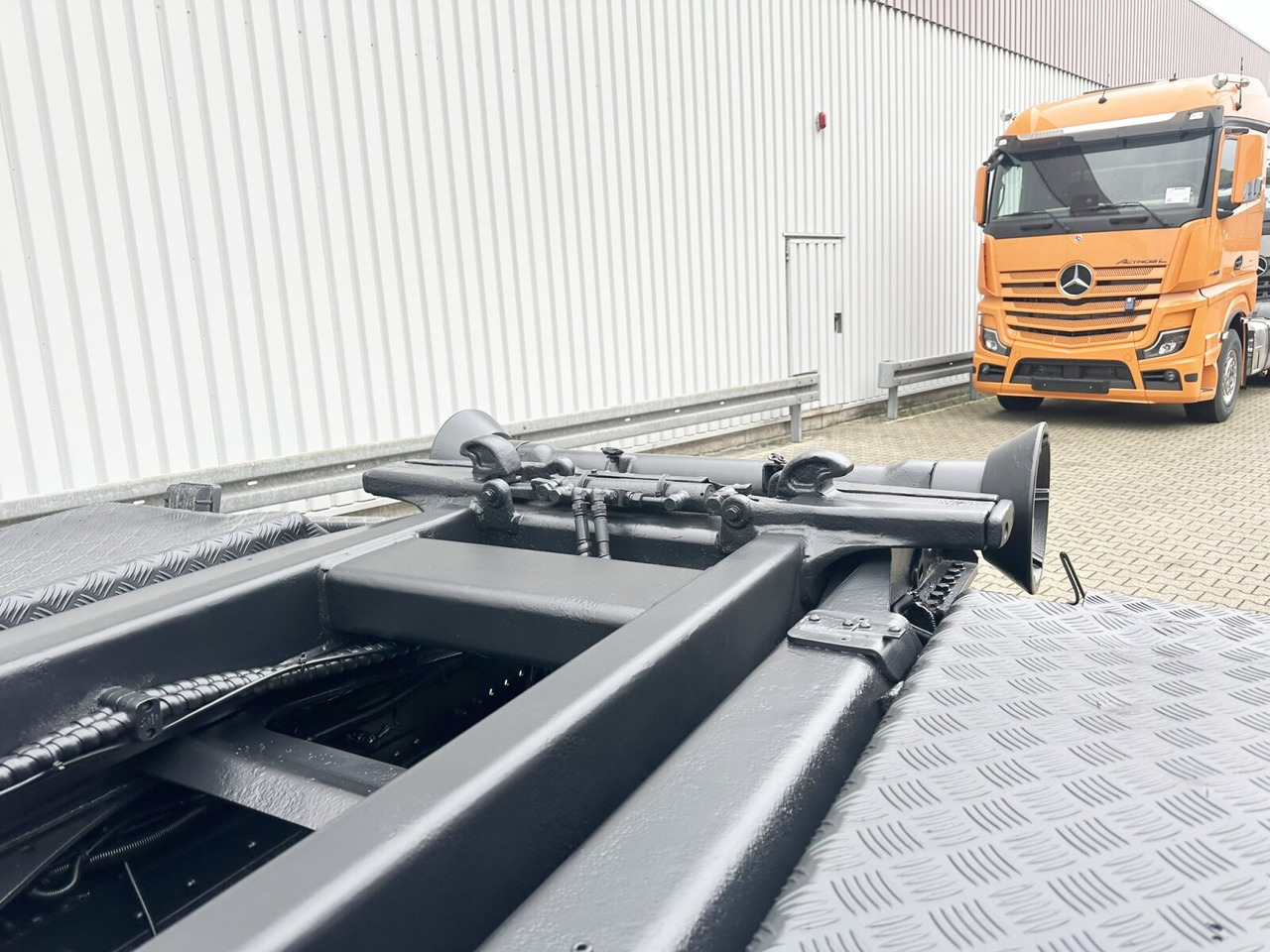 MAN TGS 35.480 8X4 BL TGS 35.400 8x4 BL, Schub-Knick bis 6,5m Container - Гаковий мультиліфт вантажівка: фото 2 MAN TGS 35.480 8X4 BL TGS 35.400 8x4 BL, Schub-Knick bis 6,5m Container - Гаковий мультиліфт вантажівка: фото 2