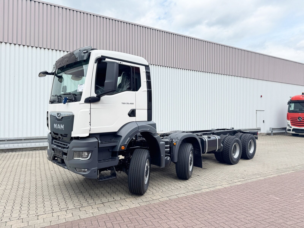 MAN TGS 35.480 8x8 BB CH TGS 35.480 8x8 BB CH, Hohe Bauart, Nebenantrieb - Вантажівка шасі: фото 1 MAN TGS 35.480 8x8 BB CH TGS 35.480 8x8 BB CH, Hohe Bauart, Nebenantrieb - Вантажівка шасі: фото 1