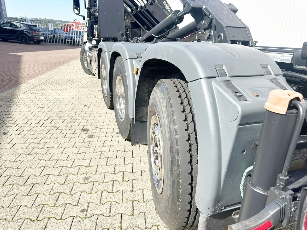 MAN TGS 35.500 8x4-4 BL TGS 35.500 8x4-4 BL, Lenk-/Liftachse, Kran HMF 3220-K6, Funk - Гаковий мультиліфт вантажівка, Вантажівка з маніпулятором: фото 2 MAN TGS 35.500 8x4-4 BL TGS 35.500 8x4-4 BL, Lenk-/Liftachse, Kran HMF 3220-K6, Funk - Гаковий мультиліфт вантажівка, Вантажівка з маніпулятором: фото 2