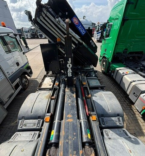 MAN TGS 35.500 8x4-4 BL TGS 35.500 8x4-4 BL, Lenk-/Liftachse, Kran HMF 3220-K6, Funk - Гаковий мультиліфт вантажівка, Вантажівка з маніпулятором: фото 2 MAN TGS 35.500 8x4-4 BL TGS 35.500 8x4-4 BL, Lenk-/Liftachse, Kran HMF 3220-K6, Funk - Гаковий мультиліфт вантажівка, Вантажівка з маніпулятором: фото 2