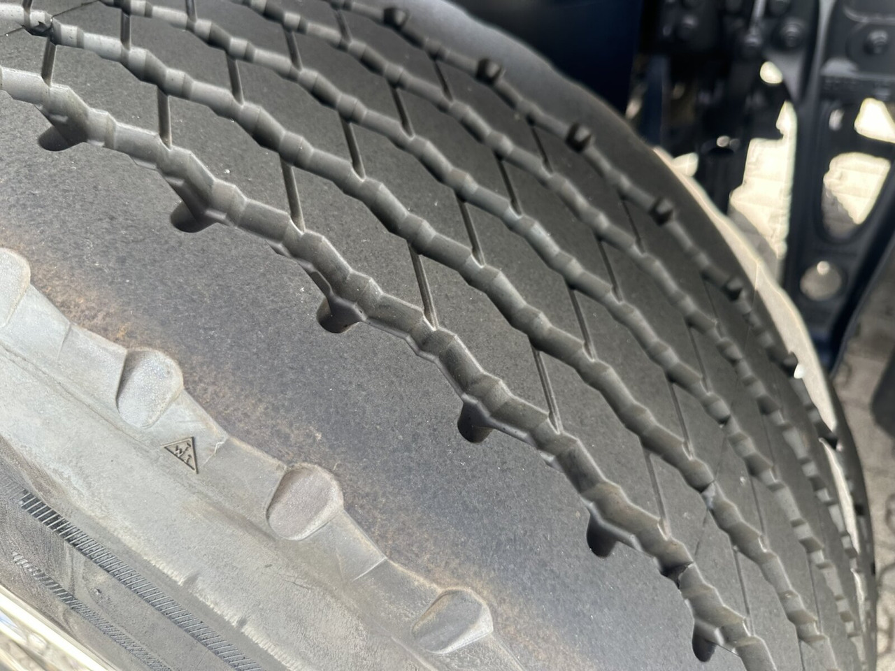 MAN TGS 35.500 8x4-4 BL TGS 35.500 8x4-4 BL, Lenk-/Liftachse, Kran HMF 3220-K6, Funk - Гаковий мультиліфт вантажівка, Вантажівка з маніпулятором: фото 5 MAN TGS 35.500 8x4-4 BL TGS 35.500 8x4-4 BL, Lenk-/Liftachse, Kran HMF 3220-K6, Funk - Гаковий мультиліфт вантажівка, Вантажівка з маніпулятором: фото 5