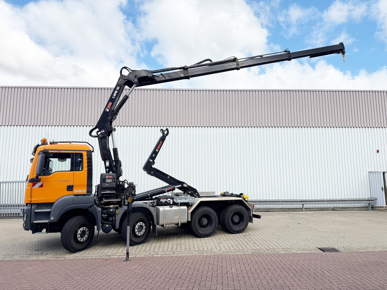 MAN TGS 35.500 8x4 BB TGS 35.500 8x4 BB mit Kran Hiab X-HiPro 162 E-3, absetzbar, Funk - Гаковий мультиліфт вантажівка, Вантажівка з маніпулятором: фото 2 MAN TGS 35.500 8x4 BB TGS 35.500 8x4 BB mit Kran Hiab X-HiPro 162 E-3, absetzbar, Funk - Гаковий мультиліфт вантажівка, Вантажівка з маніпулятором: фото 2