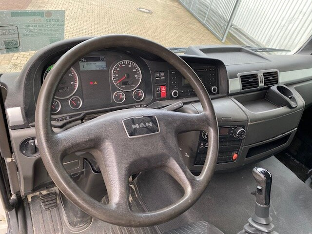 Interior photo 3: MAN TGS 40.400 6x4 BB TGS 40.400 6x4 BB mit 20.000l Tank в лізинг MAN TGS 40.400 6x4 BB TGS 40.400 6x4 BB mit 20.000l Tank