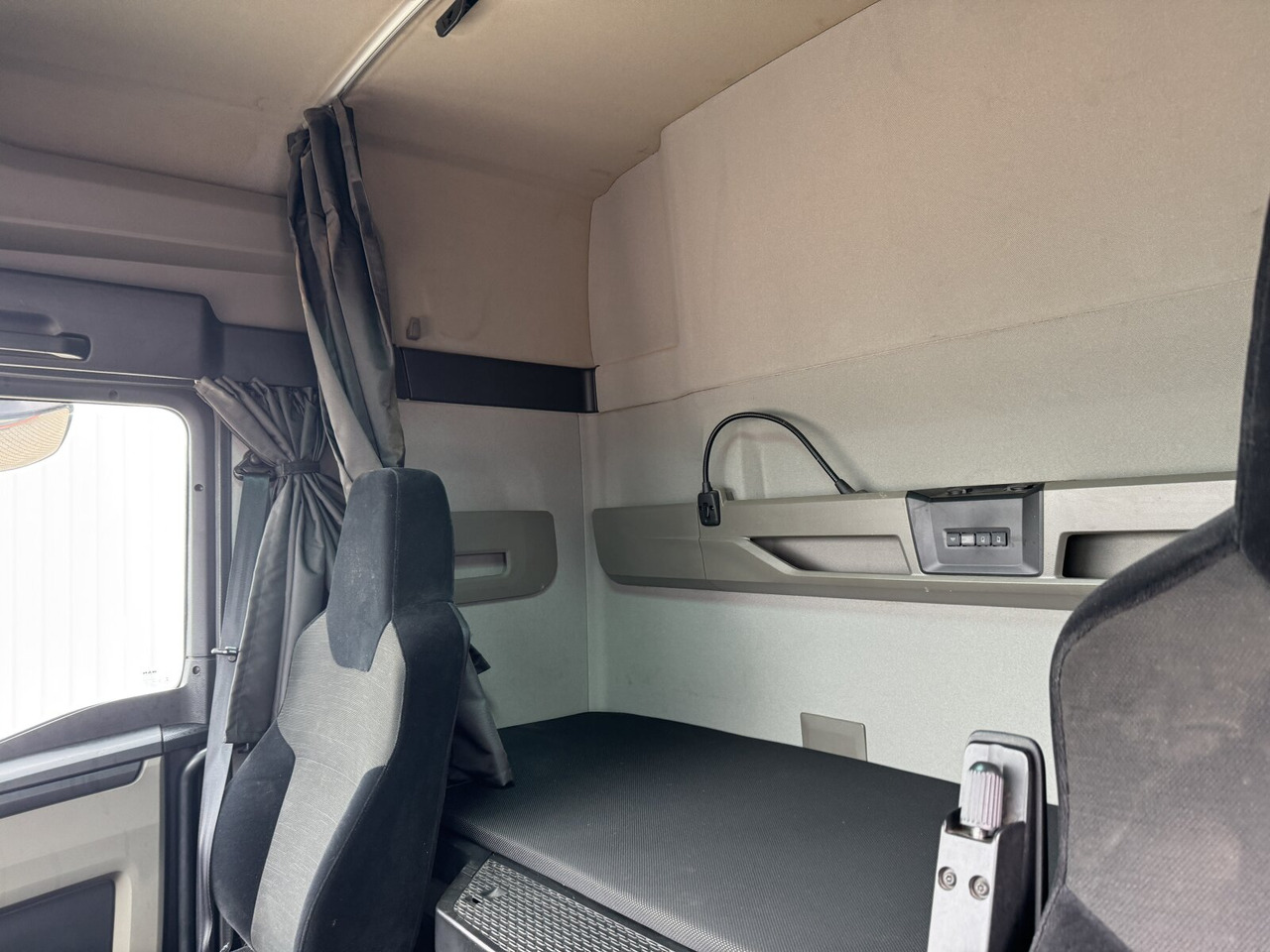 MAN TGX 26.470 6X2-4 BL TGX 26.470 6X2-4 BL, VDL 21-S 6200 Abrollkipper bis 7 m, , Lenk-/Liftachse, XLX-Fahrerhaus, Funk - Гаковий мультиліфт вантажівка: фото 5 MAN TGX 26.470 6X2-4 BL TGX 26.470 6X2-4 BL, VDL 21-S 6200 Abrollkipper bis 7 m, , Lenk-/Liftachse, XLX-Fahrerhaus, Funk - Гаковий мультиліфт вантажівка: фото 5