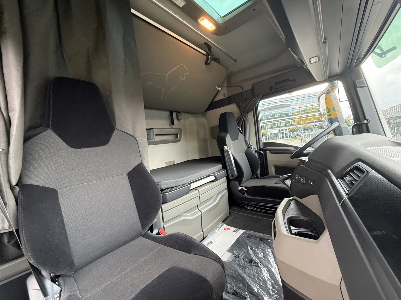 MAN TGX 26.470 6x2-4 BL TGX 26.470 6x2-4 BL, Lenk-/Liftachse, Retarder, Navi, Heckkran Atlas AK 170.2-A2 - Вантажівка з маніпулятором, Бортова вантажівка/ Платформа: фото 2 MAN TGX 26.470 6x2-4 BL TGX 26.470 6x2-4 BL, Lenk-/Liftachse, Retarder, Navi, Heckkran Atlas AK 170.2-A2 - Вантажівка з маніпулятором, Бортова вантажівка/ Платформа: фото 2