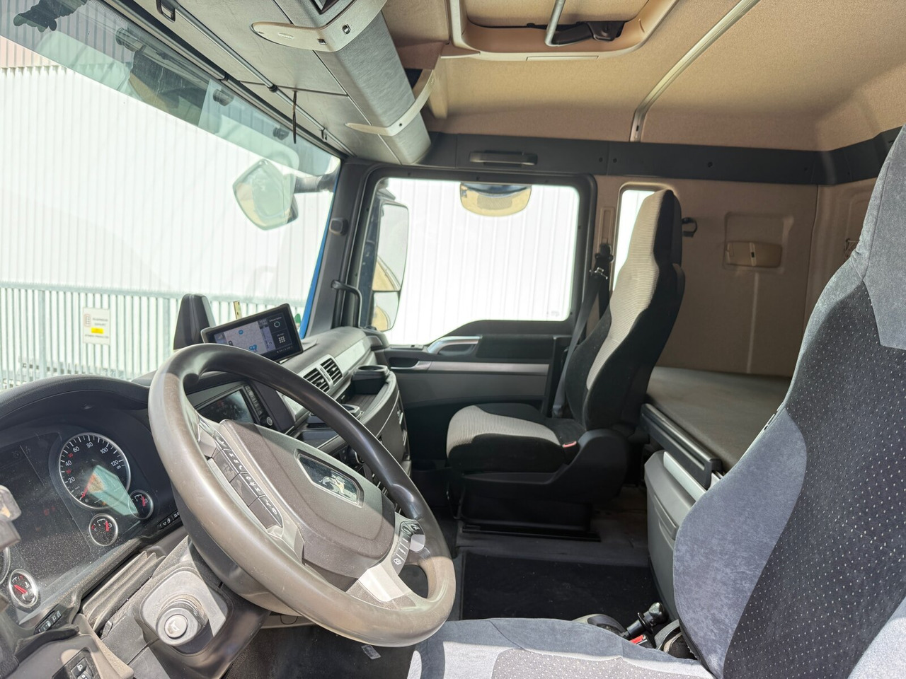 MAN TGX 26.580 6x2-4 BL TGX 26.580 6x2-4 BL, Intarder, Lenk-/Liftachse, Funk - Гаковий мультиліфт вантажівка: фото 3 MAN TGX 26.580 6x2-4 BL TGX 26.580 6x2-4 BL, Intarder, Lenk-/Liftachse, Funk - Гаковий мультиліфт вантажівка: фото 3