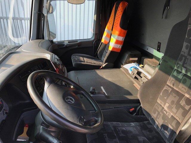 Mercedes-Benz Actros 1841 L 4x2 Actros 1841 L 4x2, Esterer Tankaufbau ca. 13.500l, 2 Kammern - Вантажівка цистерна: фото 5 Mercedes-Benz Actros 1841 L 4x2 Actros 1841 L 4x2, Esterer Tankaufbau ca. 13.500l, 2 Kammern - Вантажівка цистерна: фото 5
