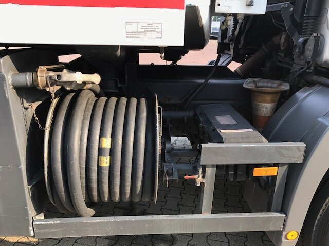Mercedes-Benz Actros 1841 L 4x2 Actros 1841 L 4x2, Esterer Tankaufbau ca. 13.500l, 2 Kammern - Вантажівка цистерна: фото 3 Mercedes-Benz Actros 1841 L 4x2 Actros 1841 L 4x2, Esterer Tankaufbau ca. 13.500l, 2 Kammern - Вантажівка цистерна: фото 3