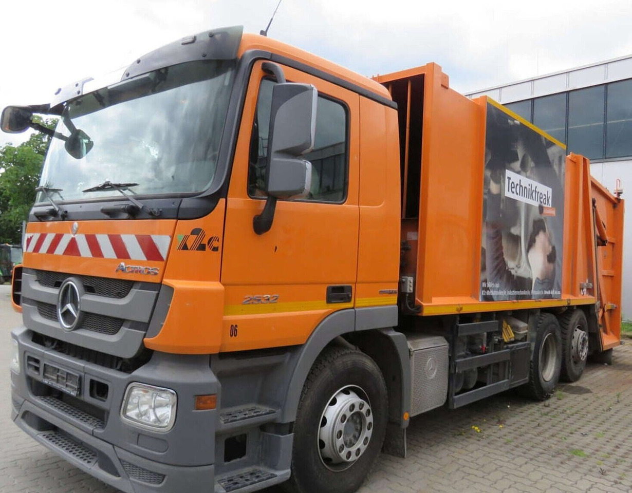 Mercedes-Benz Actros 2532 L 6x2 Actros 2532/41 L 6x2, EEV, Lenkachse, Haller X2C M21, Zöller-Schüttung - Сміттєвози: фото 1 Mercedes-Benz Actros 2532 L 6x2 Actros 2532/41 L 6x2, EEV, Lenkachse, Haller X2C M21, Zöller-Schüttung - Сміттєвози: фото 1