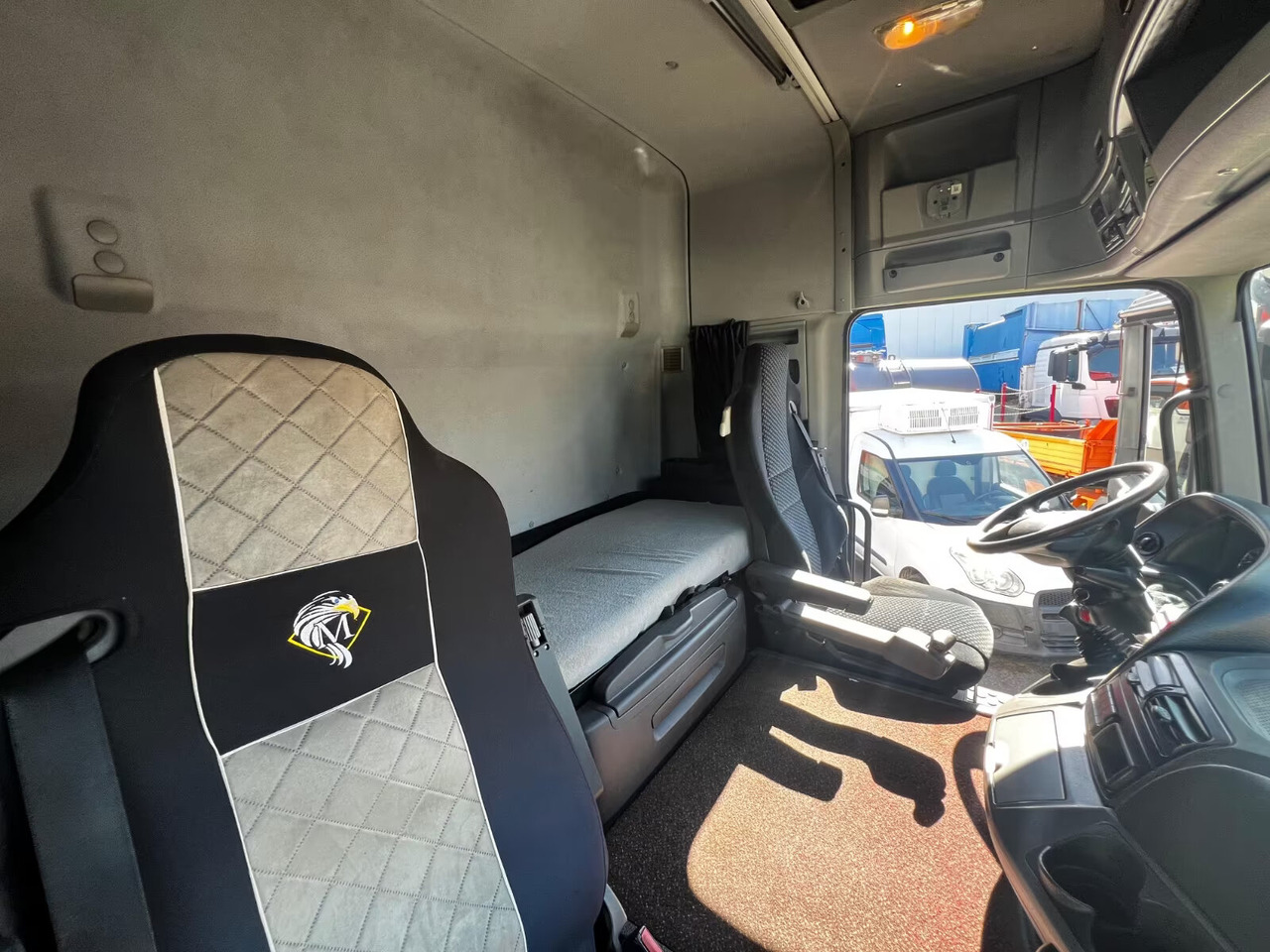 Mercedes-Benz Actros 2544 L 6x2 Actros 2544 L 6x2, Lenkachse, Kran MKG HLK531HP-a5, Funk - Бортова вантажівка/ Платформа, Вантажівка з маніпулятором: фото 3 Mercedes-Benz Actros 2544 L 6x2 Actros 2544 L 6x2, Lenkachse, Kran MKG HLK531HP-a5, Funk - Бортова вантажівка/ Платформа, Вантажівка з маніпулятором: фото 3