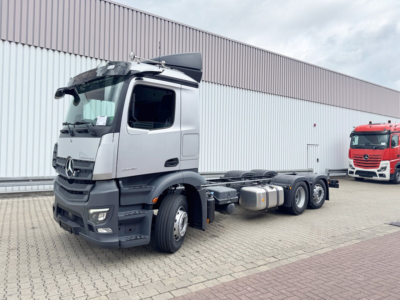 Mercedes-Benz Actros 2546 L 6x2 Actros 2546 L 6x2, Retarder, Lenk-/Lift, LED, Navi, ADR, MirrorCam, MultimediaCockpit - Вантажівка шасі: фото 1 Mercedes-Benz Actros 2546 L 6x2 Actros 2546 L 6x2, Retarder, Lenk-/Lift, LED, Navi, ADR, MirrorCam, MultimediaCockpit - Вантажівка шасі: фото 1