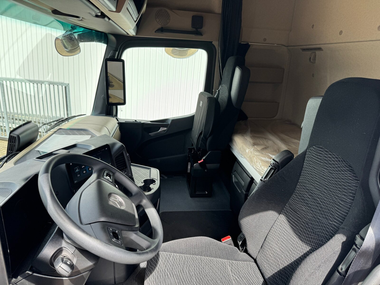 Mercedes-Benz Actros 2548 L 6x2 Actros 2548 L 6x2, Retarder, Lenk-/Liftachse, Navi, MirrorCam, MultimediaCockpit - Гаковий мультиліфт вантажівка: фото 4 Mercedes-Benz Actros 2548 L 6x2 Actros 2548 L 6x2, Retarder, Lenk-/Liftachse, Navi, MirrorCam, MultimediaCockpit - Гаковий мультиліфт вантажівка: фото 4