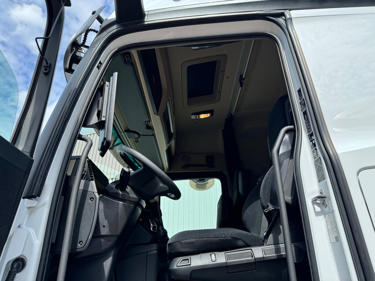 Mercedes-Benz Actros 2548 L 6x2 Actros 2548 L 6x2, Retarder, Lenk-/Liftachse, Navi, MirrorCam, MultimediaCockpit - Гаковий мультиліфт вантажівка: фото 3 Mercedes-Benz Actros 2548 L 6x2 Actros 2548 L 6x2, Retarder, Lenk-/Liftachse, Navi, MirrorCam, MultimediaCockpit - Гаковий мультиліфт вантажівка: фото 3