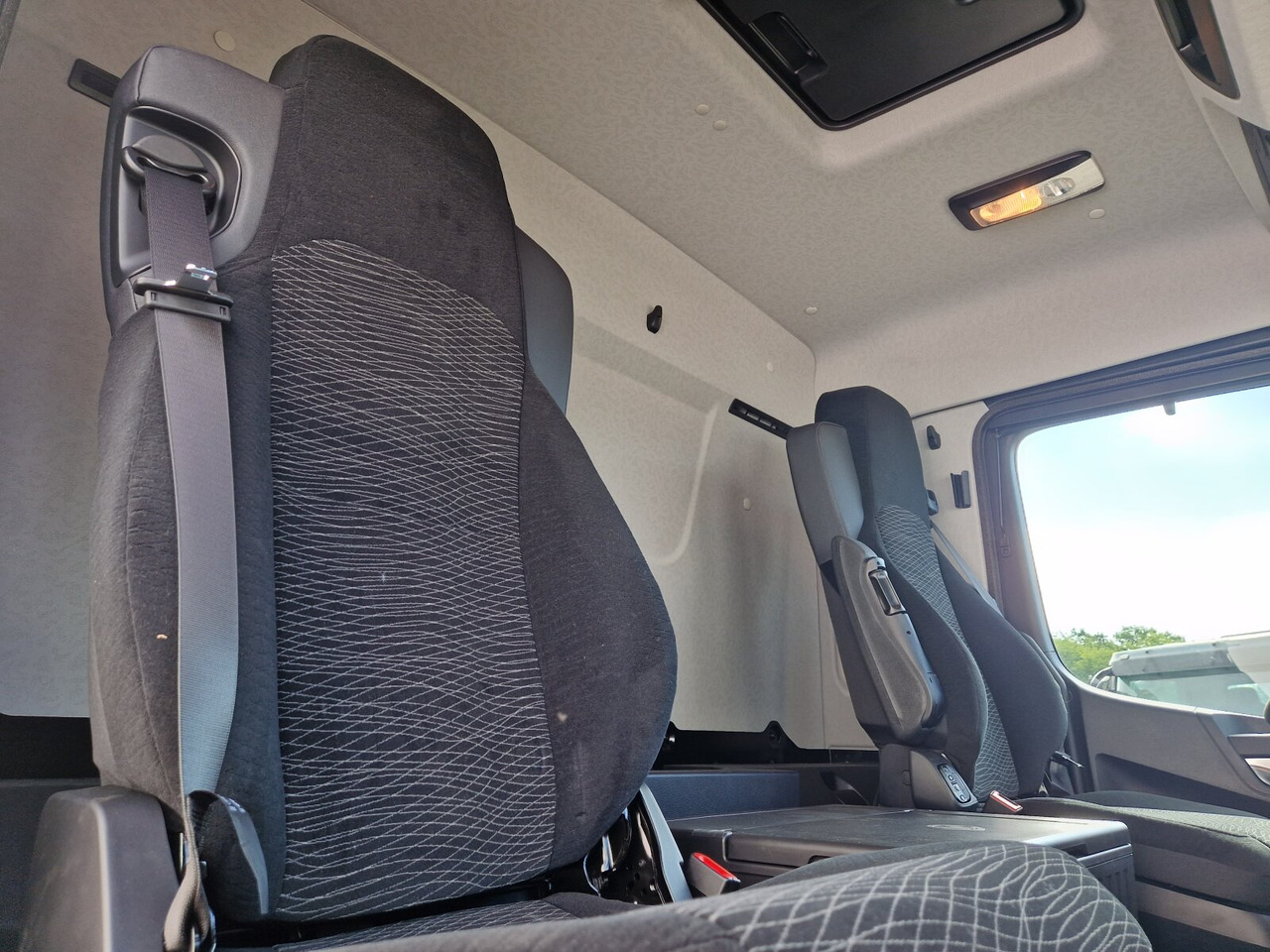 Mercedes-Benz Actros 2553 LL 6x2 Actros 2553 LL 6x2/46, Retarder, Liftachse, MultimediaCockpit, LED, Navi - Гаковий мультиліфт вантажівка: фото 5 Mercedes-Benz Actros 2553 LL 6x2 Actros 2553 LL 6x2/46, Retarder, Liftachse, MultimediaCockpit, LED, Navi - Гаковий мультиліфт вантажівка: фото 5