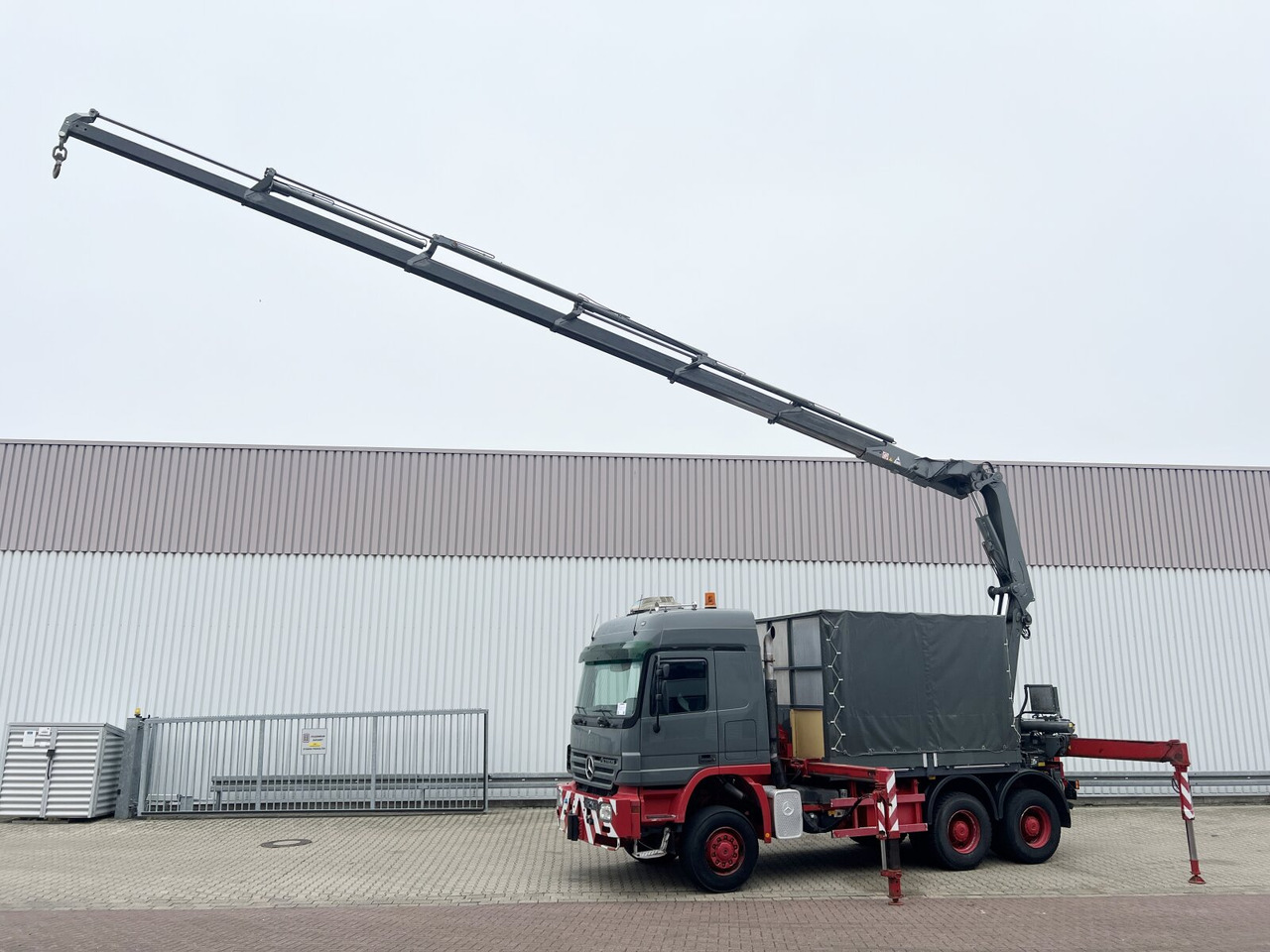 Вантажівка з маніпулятором Mercedes-Benz Actros 3346 AK 6x6 Actros 3346 AK 6x6, 134t Anhängelast WSK, Heckkran Fassi F420AXP.26, Funk, Winde: фото 8