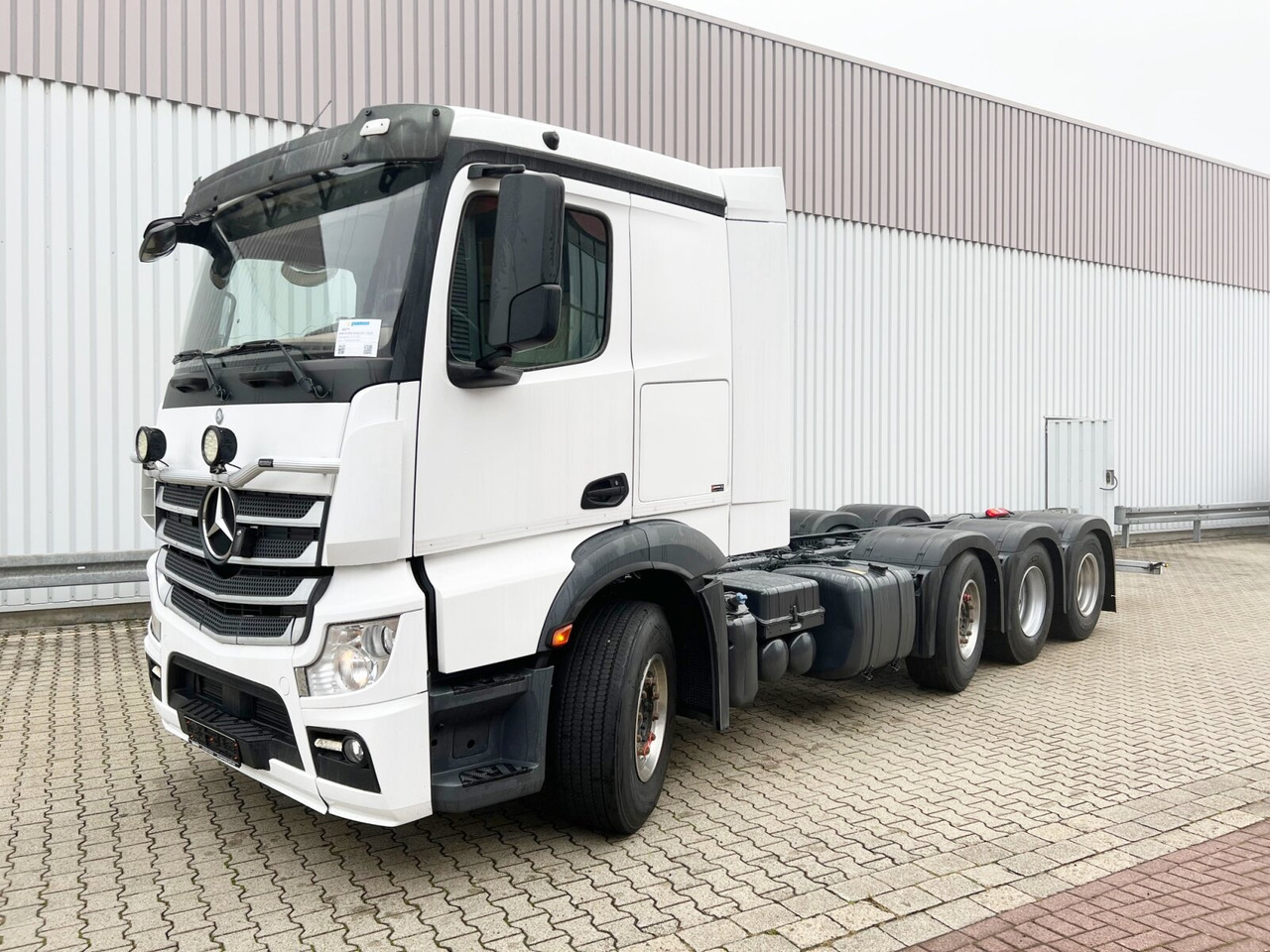 Mercedes-Benz Actros 3551 L 8x2/4 Actros 3551 L 8x2/4, Vorlauflenkachse, Doppelbereifte Nachlaufliftachse - Вантажівка шасі: фото 1 Mercedes-Benz Actros 3551 L 8x2/4 Actros 3551 L 8x2/4, Vorlauflenkachse, Doppelbereifte Nachlaufliftachse - Вантажівка шасі: фото 1