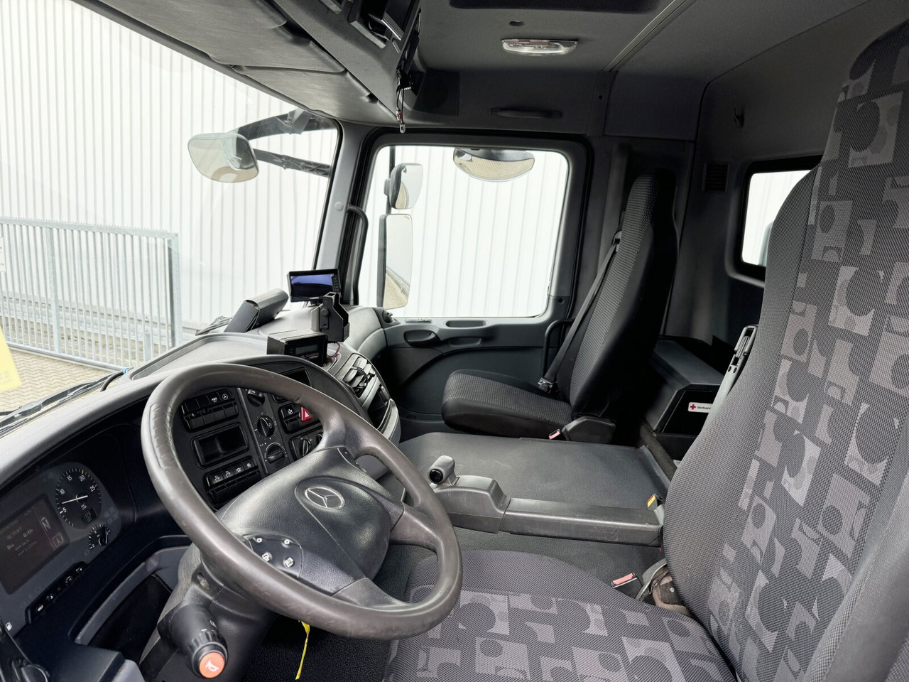 Mercedes-Benz Actros 4141 AK 8x8/4 Actros 4141 AK 8x8/4, Meiller RK 30.65 K, TOP ZUSTAND, EX KOMMUNE - Гаковий мультиліфт вантажівка: фото 3 Mercedes-Benz Actros 4141 AK 8x8/4 Actros 4141 AK 8x8/4, Meiller RK 30.65 K, TOP ZUSTAND, EX KOMMUNE - Гаковий мультиліфт вантажівка: фото 3